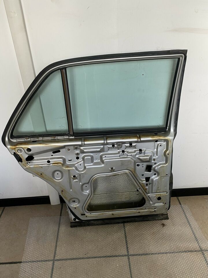 Porta posteriore sinistra originale Mercedes 240D w123 2 $_59 (1)