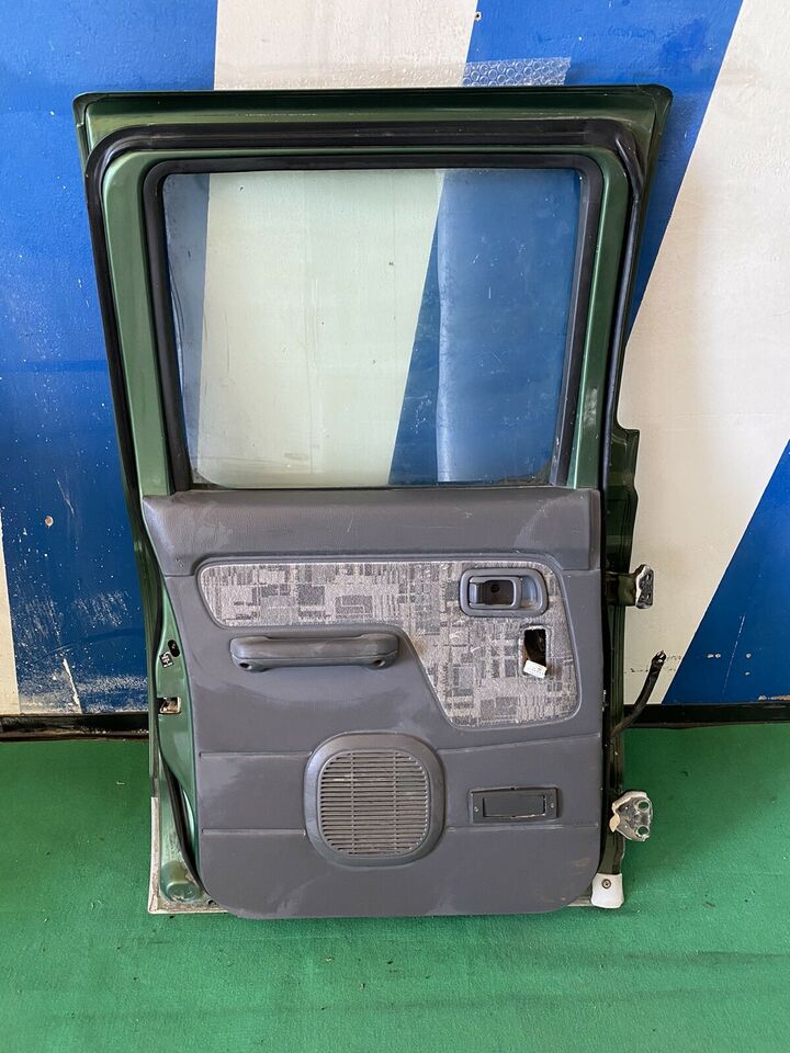 Porta posteriore sinistra originale Nissan Navara D22 2 $_59 (2)