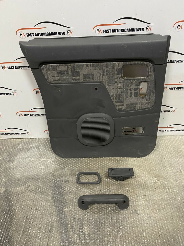 Pannello porta posteriore sinistra sx Nissan Navara D22 1 59-34.jpg