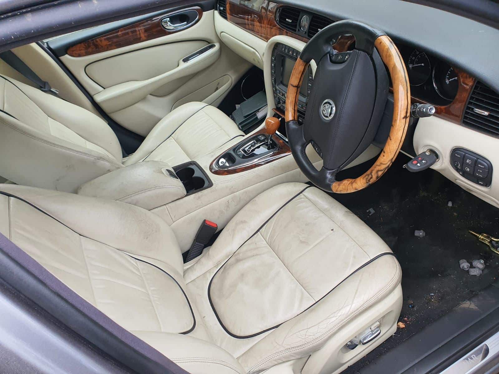 Jaguar XJ6 2.7 sovereign anno 2008 per ricambi 3 WhatsApp-Image-2022-03-21-at-18.33.15.jpeg