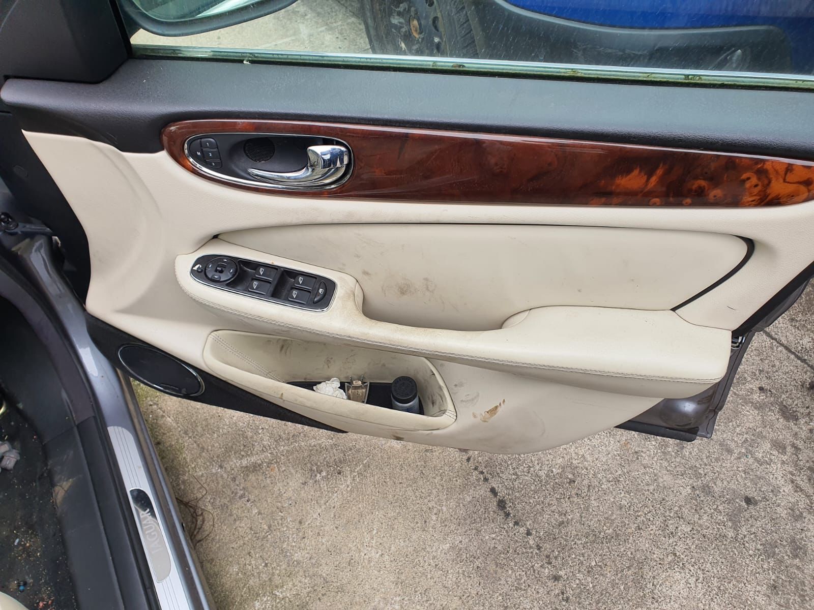 Jaguar XJ6 2.7 sovereign anno 2008 per ricambi 4 WhatsApp-Image-2022-03-21-at-18.33.28.jpeg