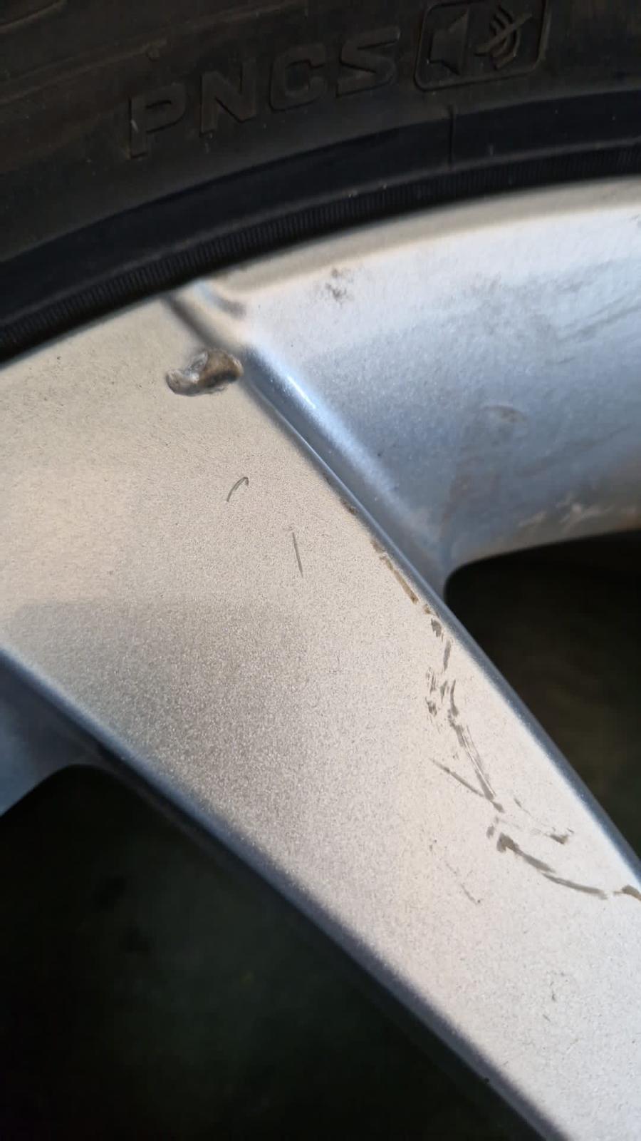 Kit di 4 cerchi in lega da 20" Land Rover Discovery td6 anno 2018 4 WhatsApp-Image-2022-07-04-at-16.49.03.jpeg