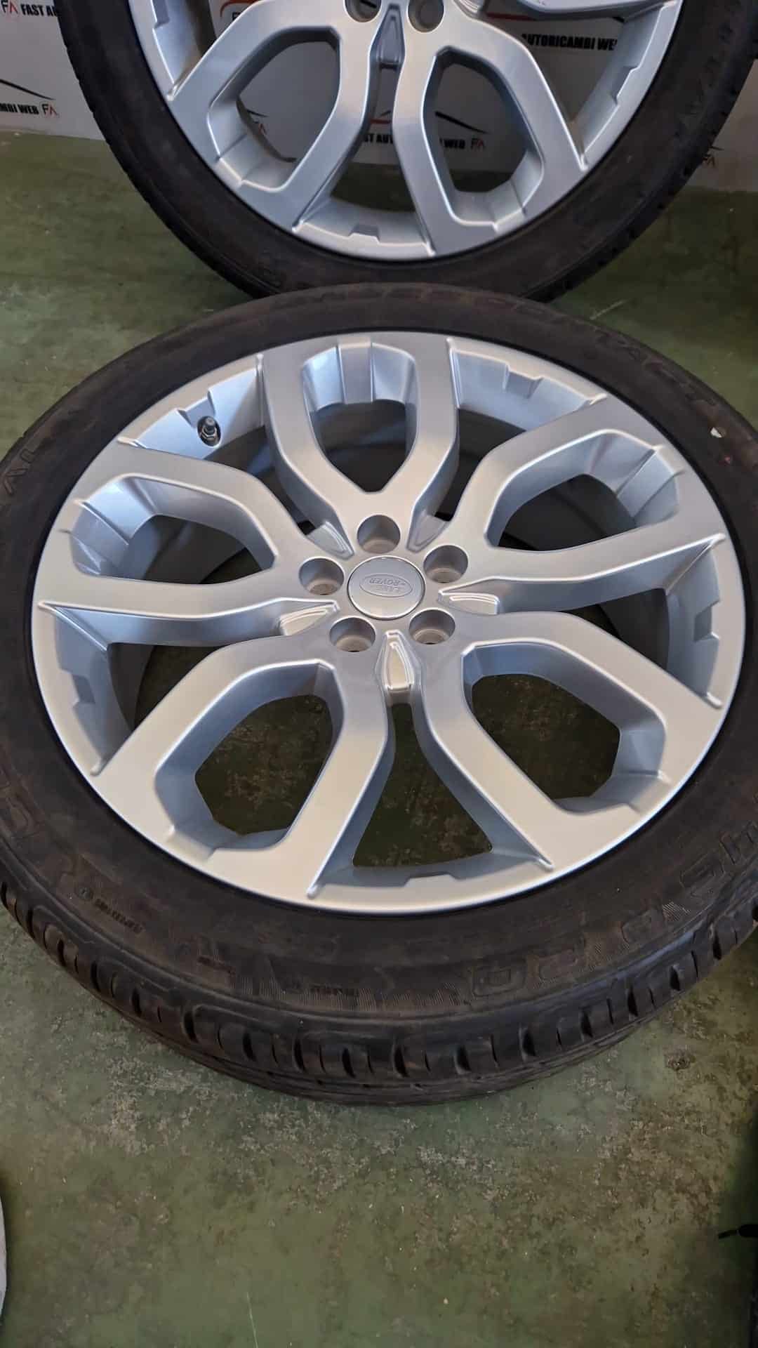Kit di 4 cerchi in lega da 20″ Land Rover Discovery td6 anno 2018 2 WhatsApp-Image-2022-07-04-at-17.37.56.jpeg