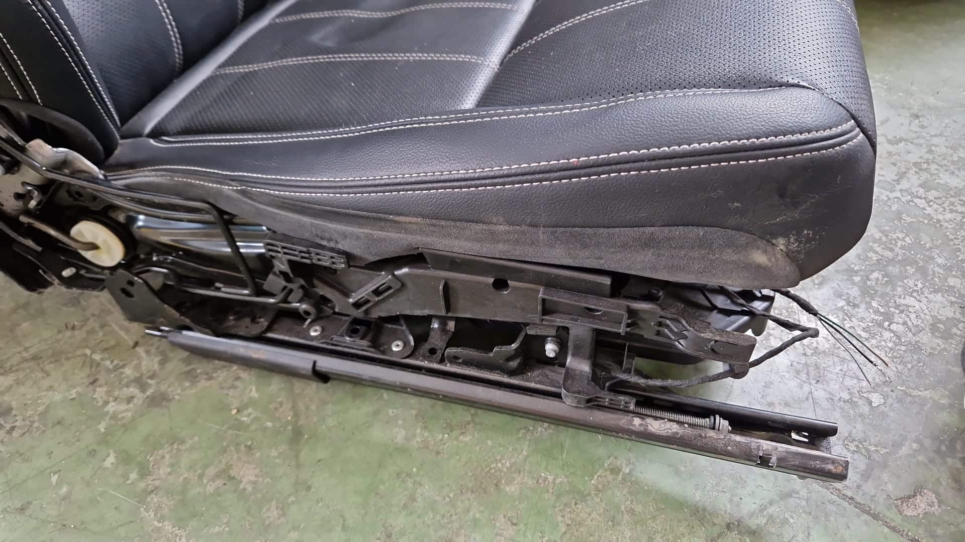 Kit sedili in pelle elettrici Land Rover Velar L560 2018 9 WhatsApp-Image-2022-07-08-at-16.03.35.jpeg