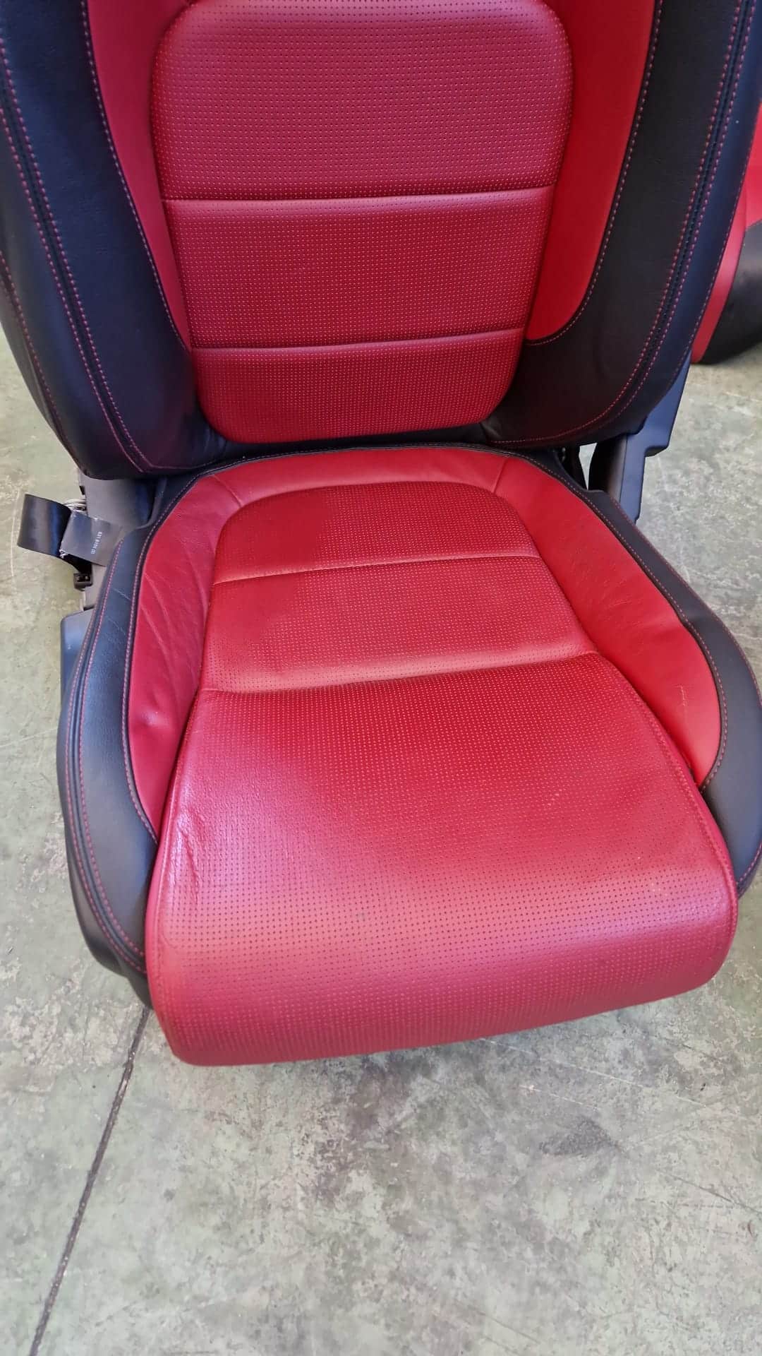 Kit Sedili tappezzeria in pelle bicolore Jaguar F-pace x761 2019 2 WhatsApp-Image-2022-07-13-at-16.00.16.jpeg