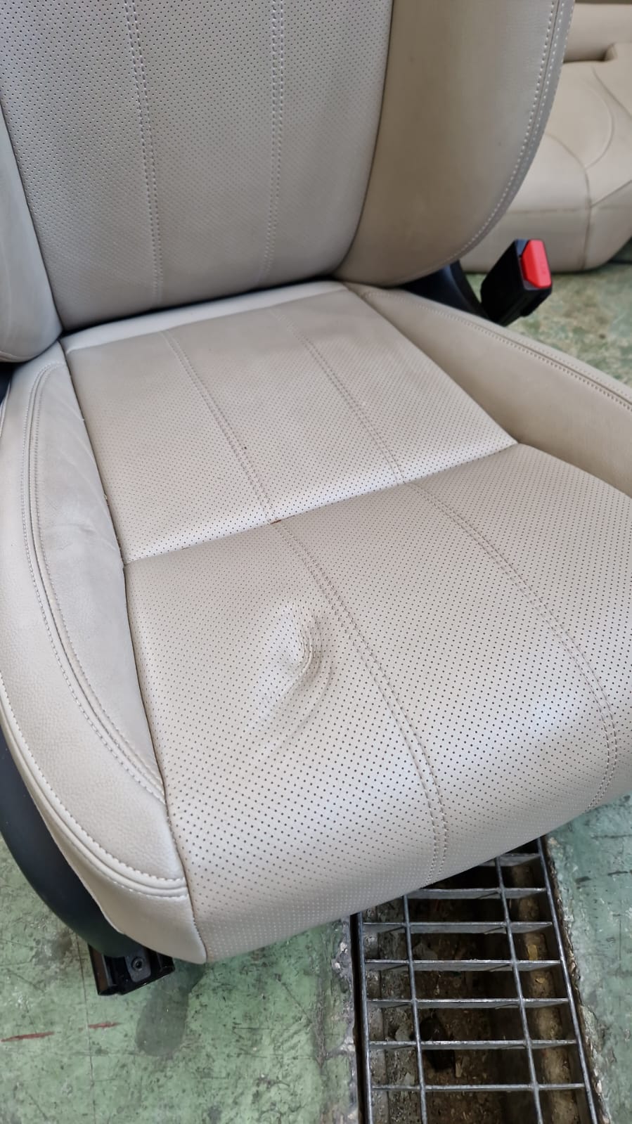 Kit Sedili tappezzeria in pelle beige Land Rover Velar L560 3 WhatsApp-Image-2022-07-20-at-09.36.58.jpeg
