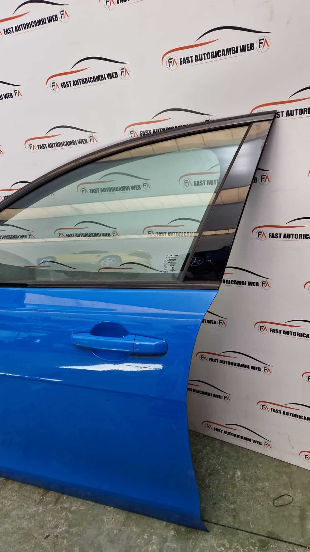 Porta portiera anteriore sinistra originale Jaguar XE 2020 3 WhatsApp-Image-2022-07-20-at-10.50.42.jpeg