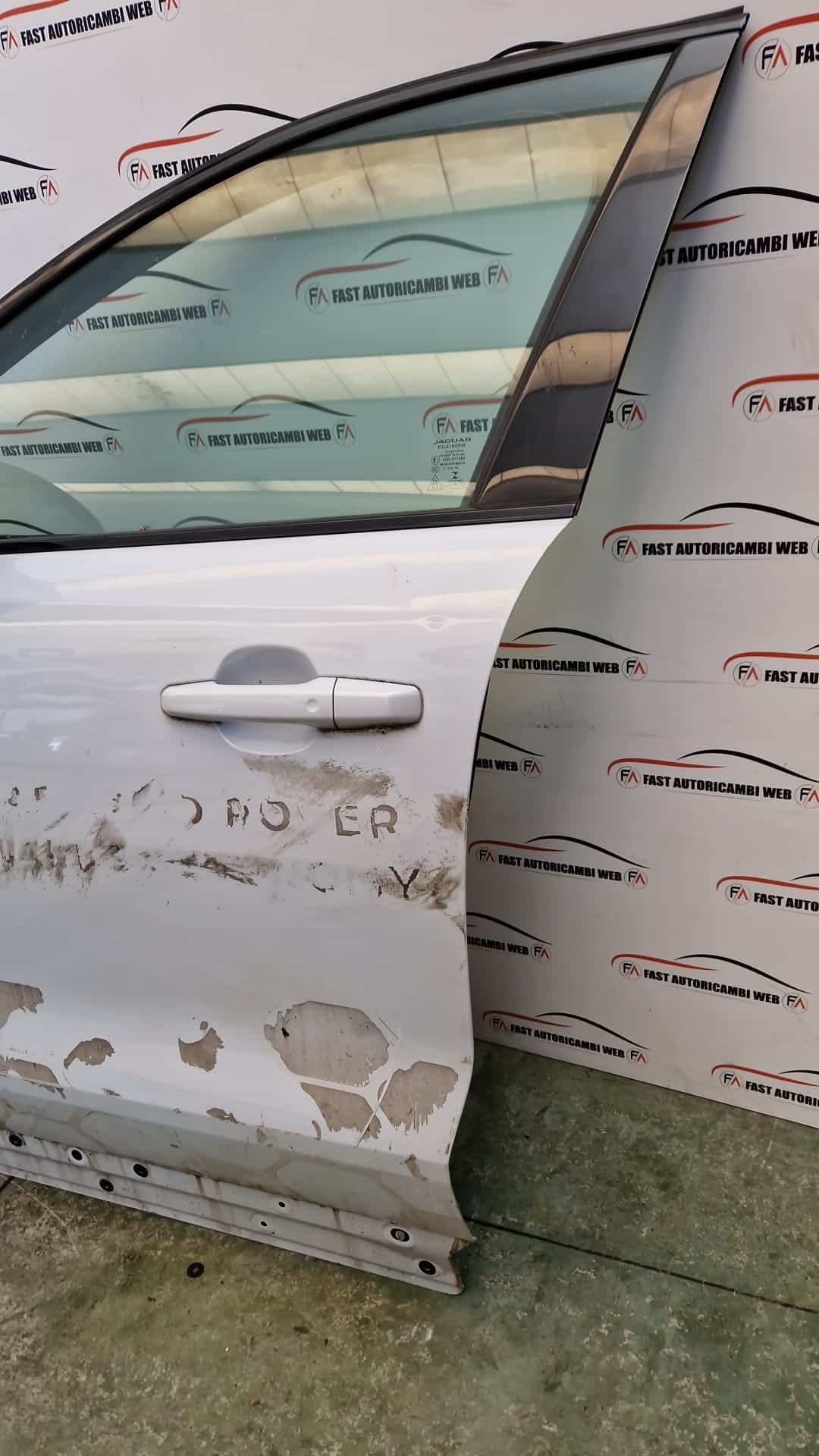 Porta portiera anteriore sinistra Jaguar F-Pace 2016 2 WhatsApp-Image-2022-07-20-at-12.17.01.jpeg