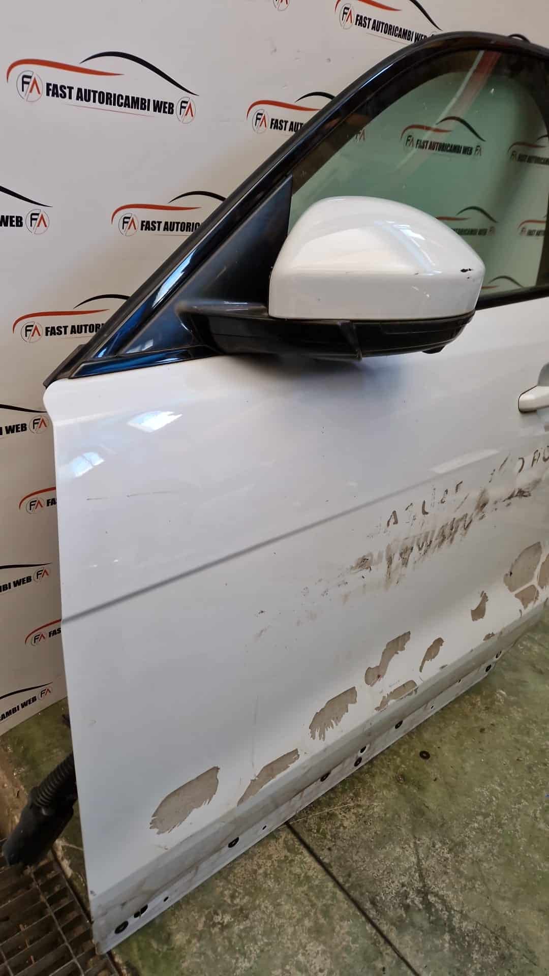 Porta portiera anteriore sinistra Jaguar F-Pace 2016 4 WhatsApp-Image-2022-07-20-at-12.17.35.jpeg