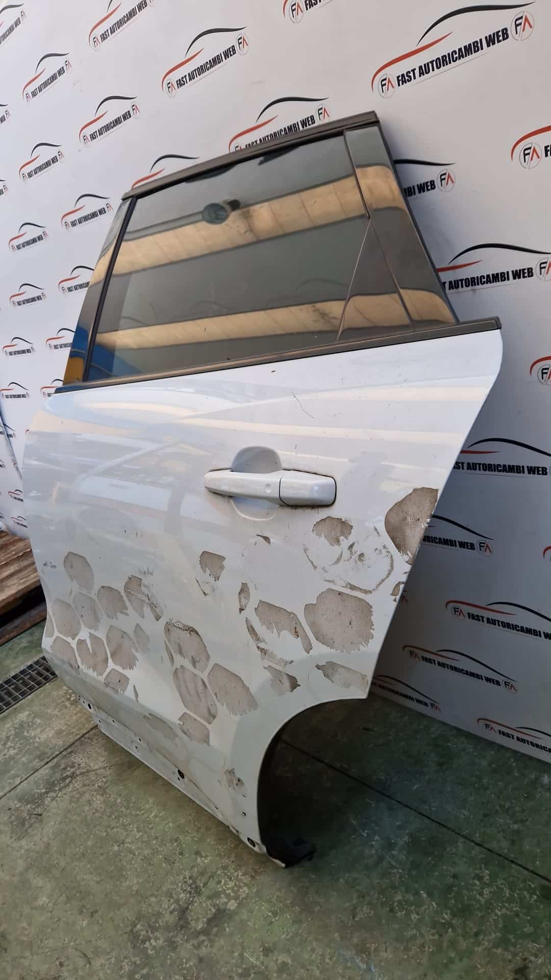Porta portiera posteriore sinistra Jaguar F-Pace 2016 3 WhatsApp-Image-2022-07-21-at-16.14.53.jpeg