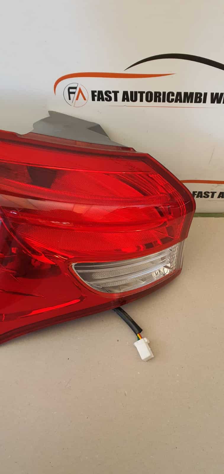 Fanale stop posteriore sinistro Hyundai ix20 924011K0 3 WhatsApp-Image-2022-07-22-at-09.58.50-2.jpeg