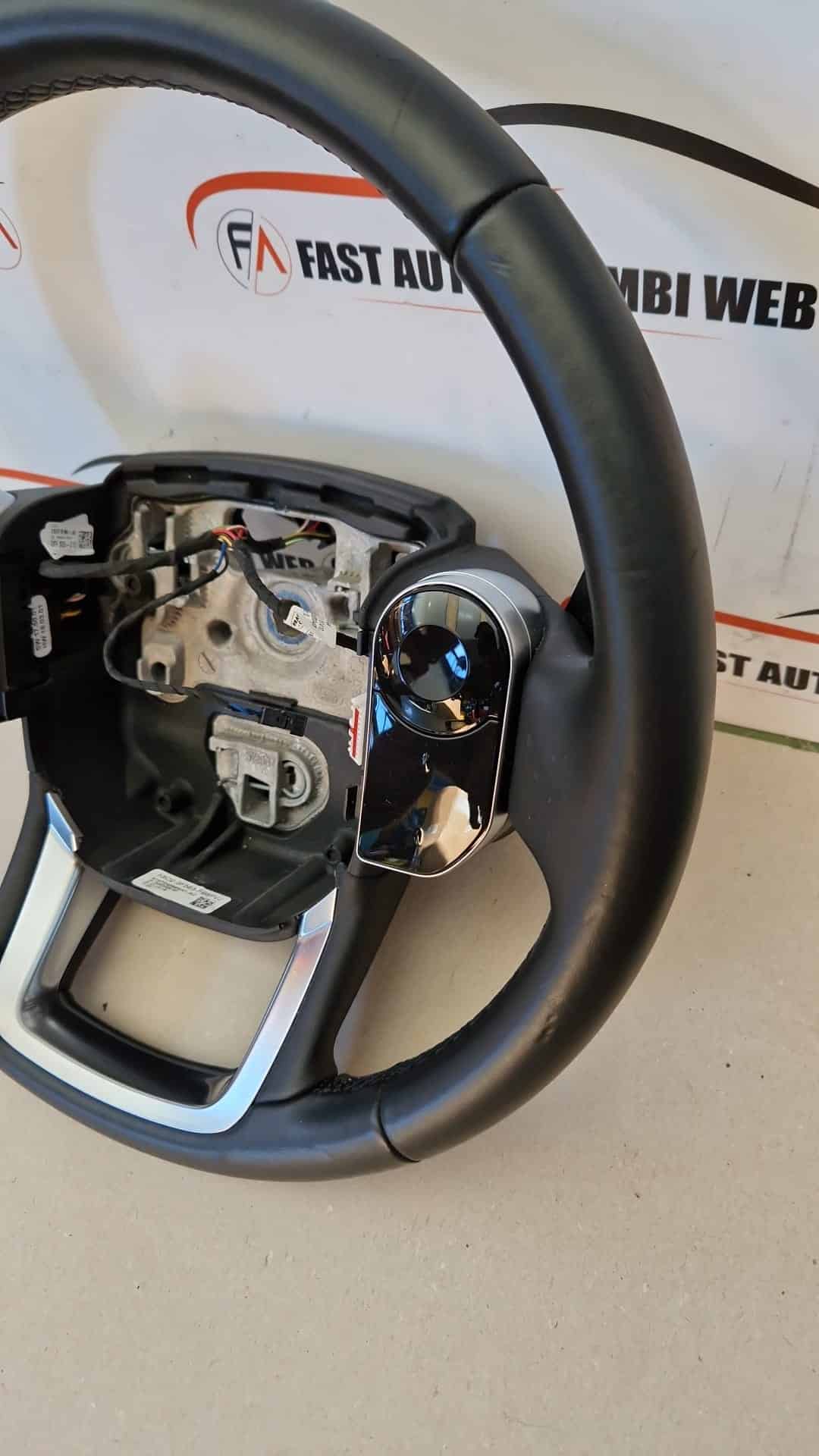 Volante sterzo in pelle nero Land Rover Discovery K8D23F563FB8PVJ 3 WhatsApp-Image-2022-07-22-at-10.37.37.jpeg