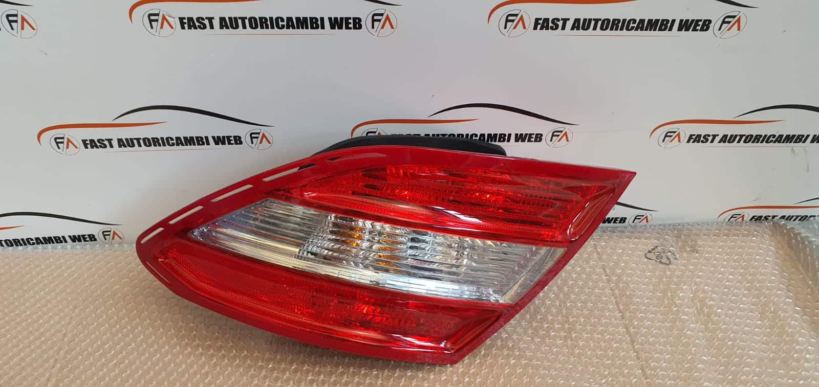 Fanale stop posteriore destro Mercedes Classe C w204 berlina 2048200264R 1 WhatsApp-Image-2022-07-22-at-11.39.28-1.jpeg