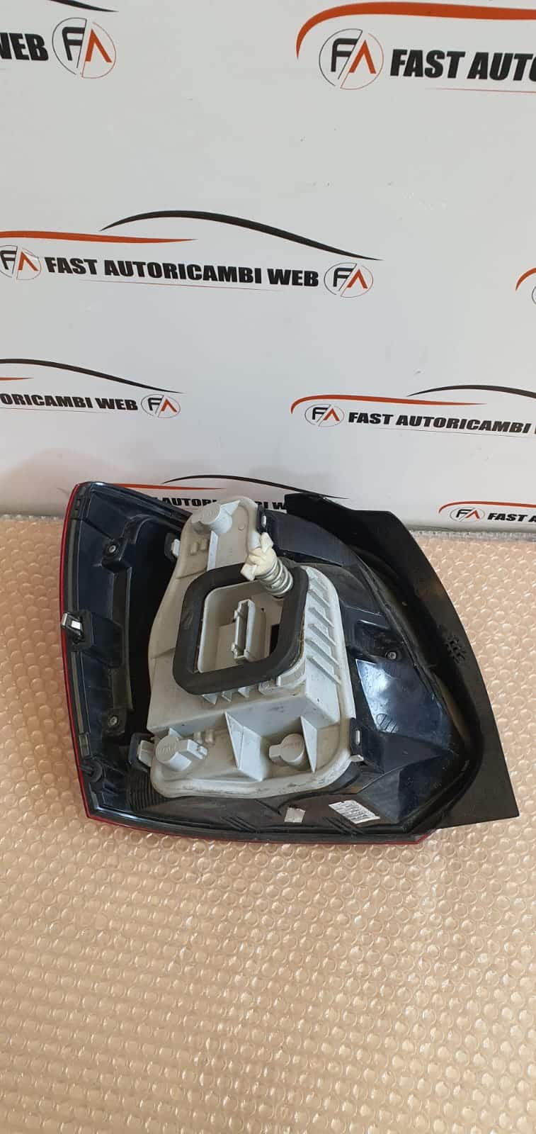 Fanale stop posteriore destro Volkswagen Polo 6R 6R0945258A 2 WhatsApp-Image-2022-07-22-at-11.45.59-1.jpeg