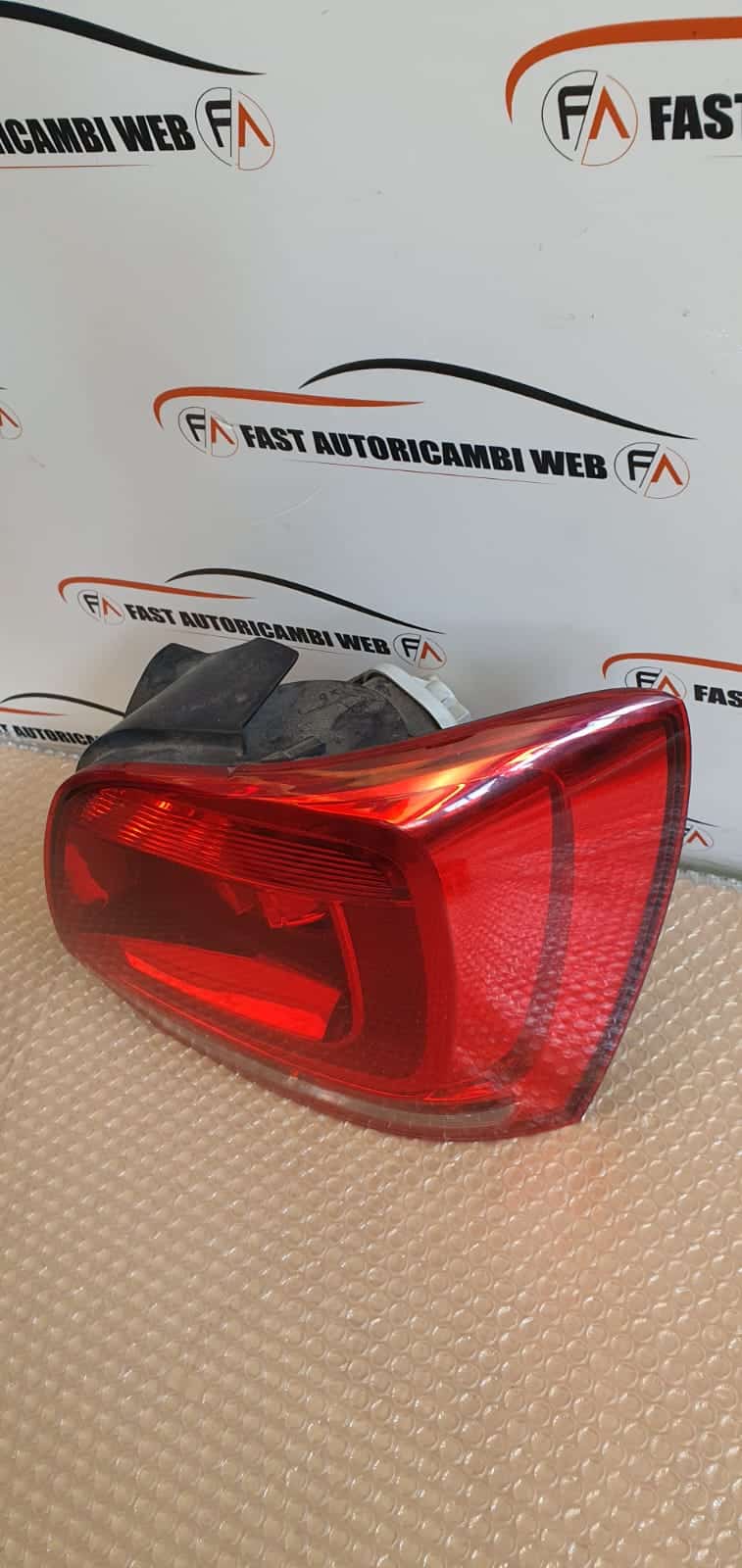 Fanale stop posteriore destro Volkswagen Polo 6R 6R0945258A 3 WhatsApp-Image-2022-07-22-at-11.45.59.jpeg