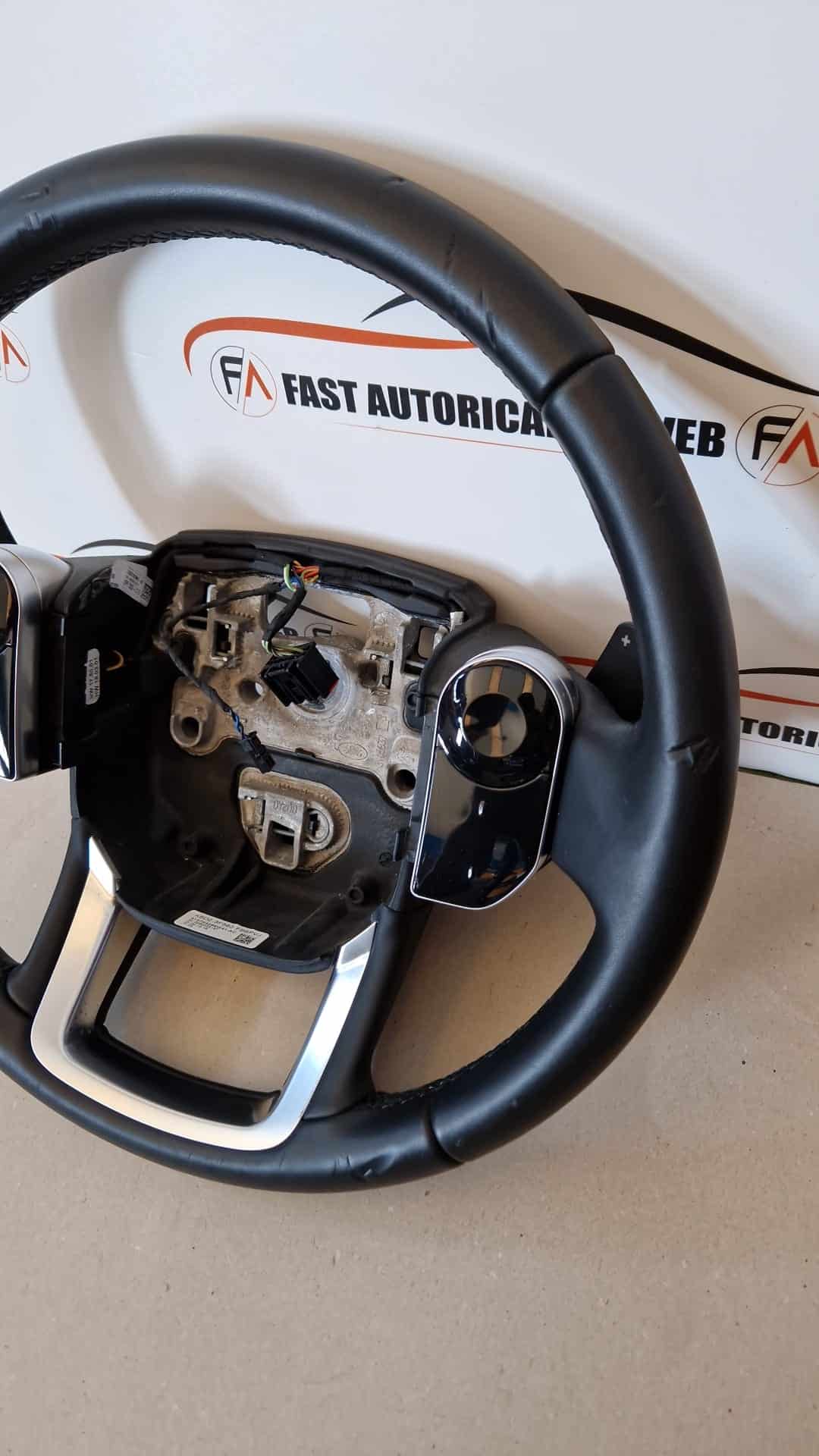 Volante sterzo in pelle nero Land Rover Discovery K8D23F563FB8PVJ 3 WhatsApp-Image-2022-07-22-at-16.19.33.jpeg