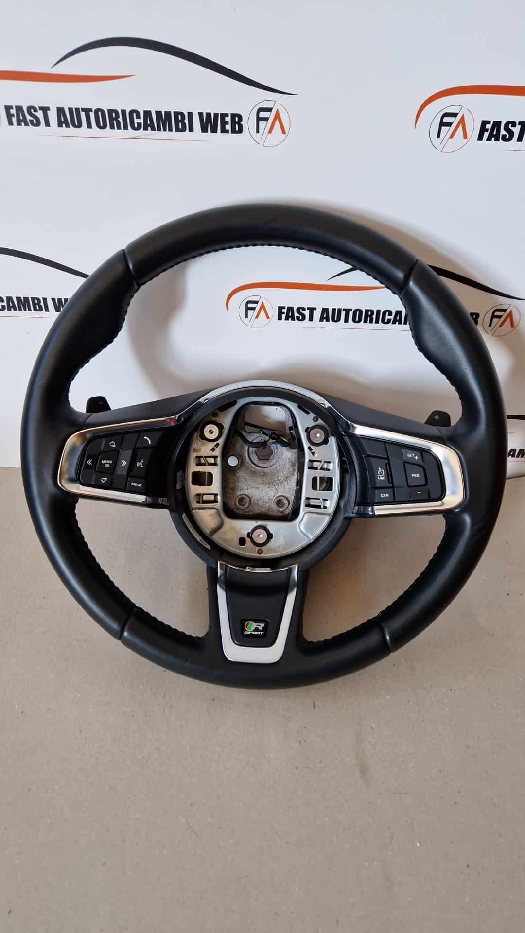 Volante sterzo in pelle nero Jaguar XE R sport GX7M3F563GC8PVJ 1 WhatsApp-Image-2022-07-22-at-17.46.47.jpeg