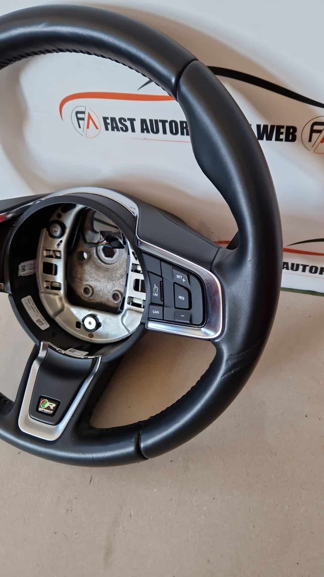 Volante sterzo in pelle nero Jaguar XE R sport GX7M3F563GC8PVJ 3 WhatsApp-Image-2022-07-22-at-17.47.07.jpeg