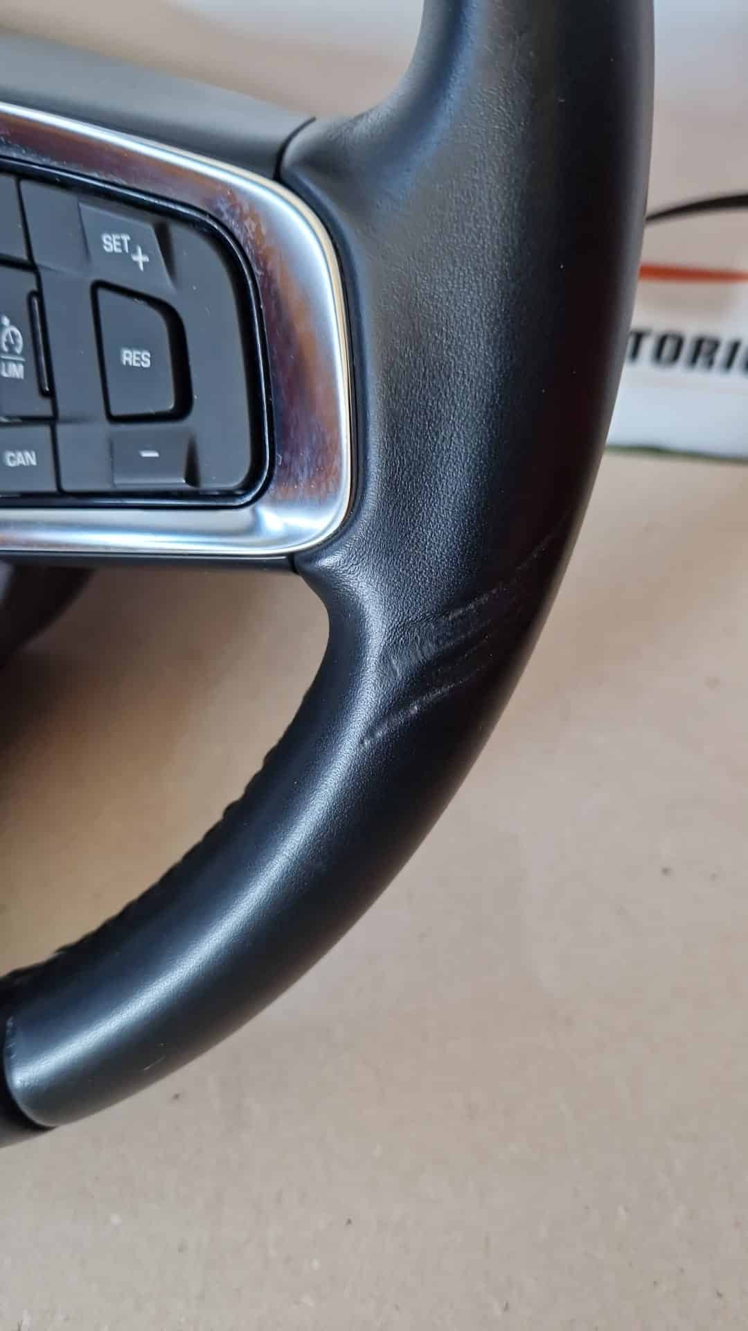 Volante sterzo in pelle nero Jaguar XE R sport GX7M3F563GC8PVJ 4 WhatsApp-Image-2022-07-22-at-17.47.11.jpeg