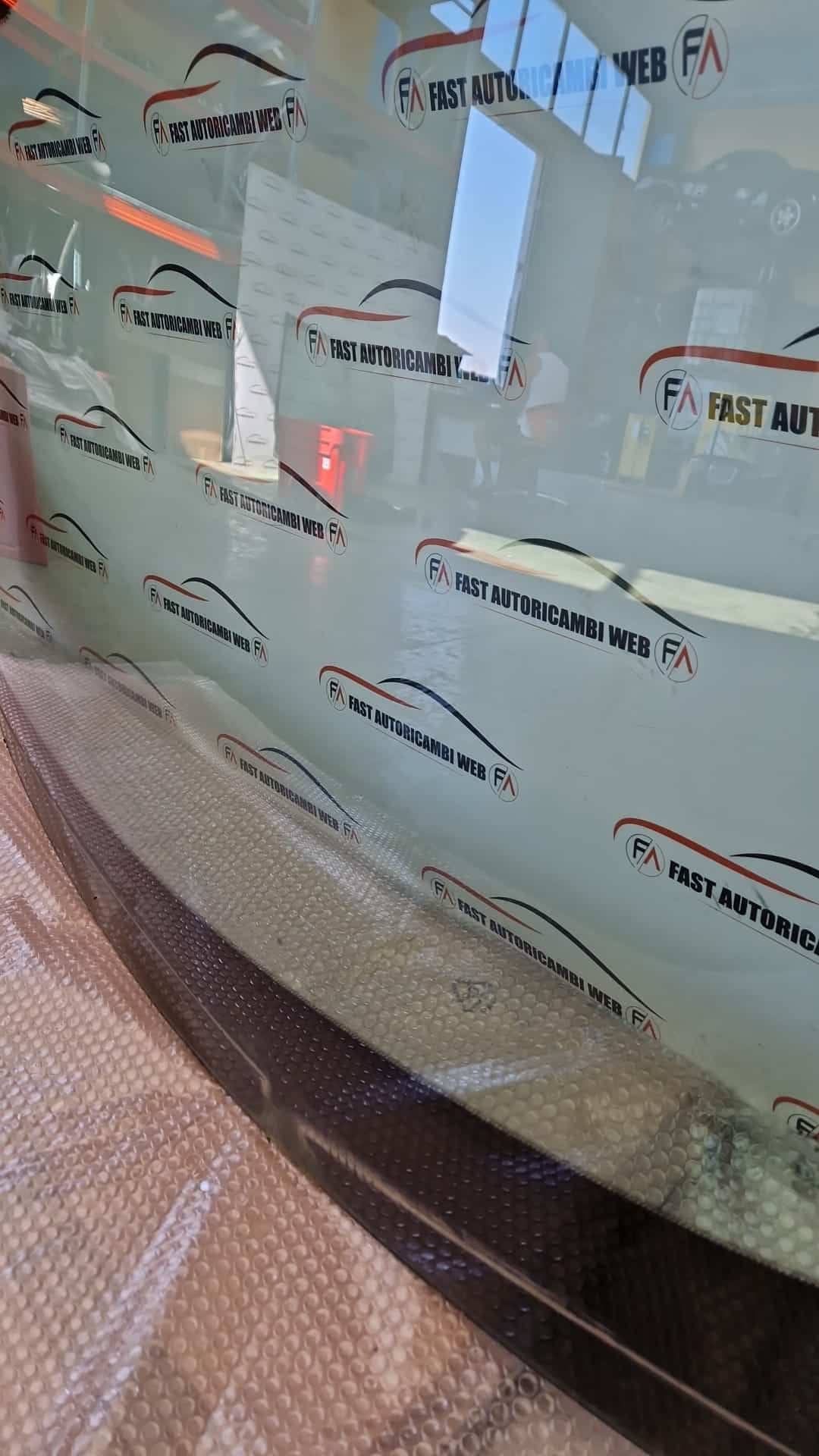 Parabrezza vetro anteriore Jaguar F-Pace 2015 2 WhatsApp-Image-2022-07-25-at-10.27.20.jpeg