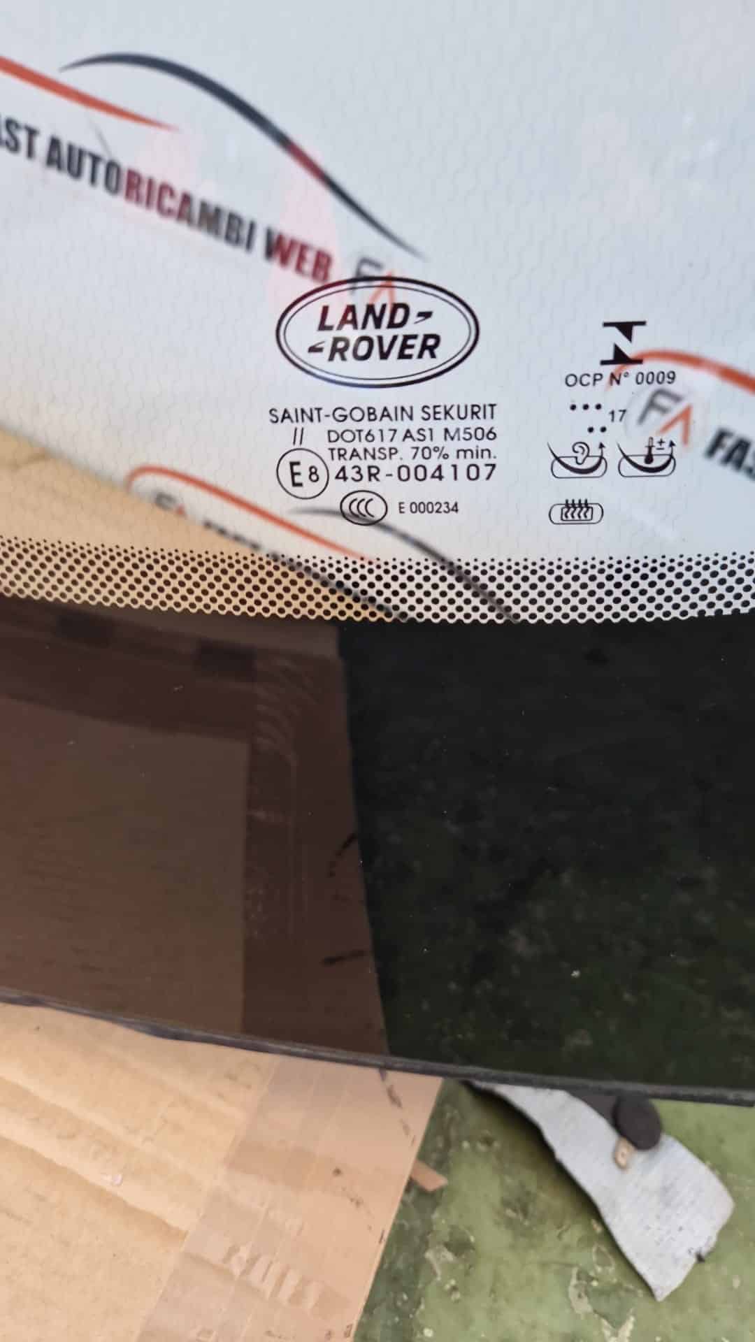 Parabrezza vetro anteriore Land Rover Discovery 5 2017 5 WhatsApp-Image-2022-07-25-at-11.02.50.jpeg