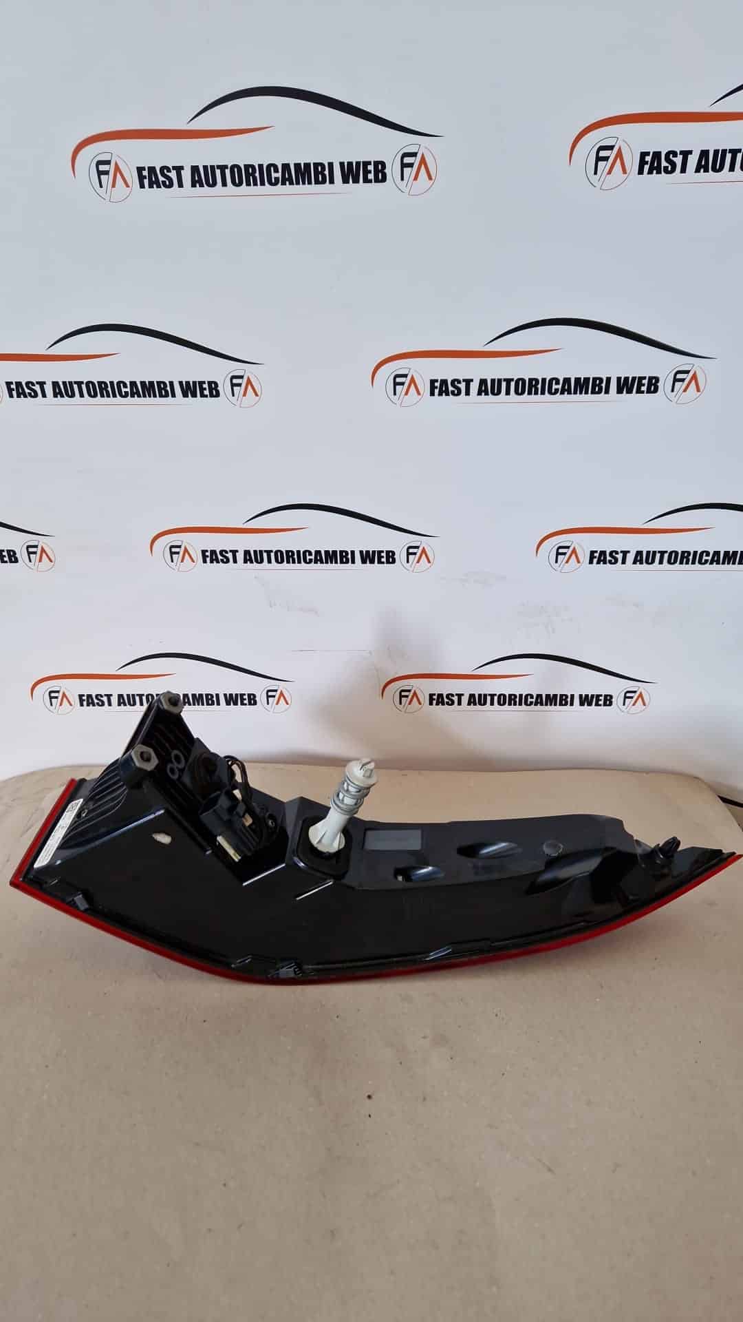 Fanale stop posteriore destro led Jaguar E-Pace 2018 J9C313404CB 4 WhatsApp-Image-2022-07-25-at-16.27.34.jpeg