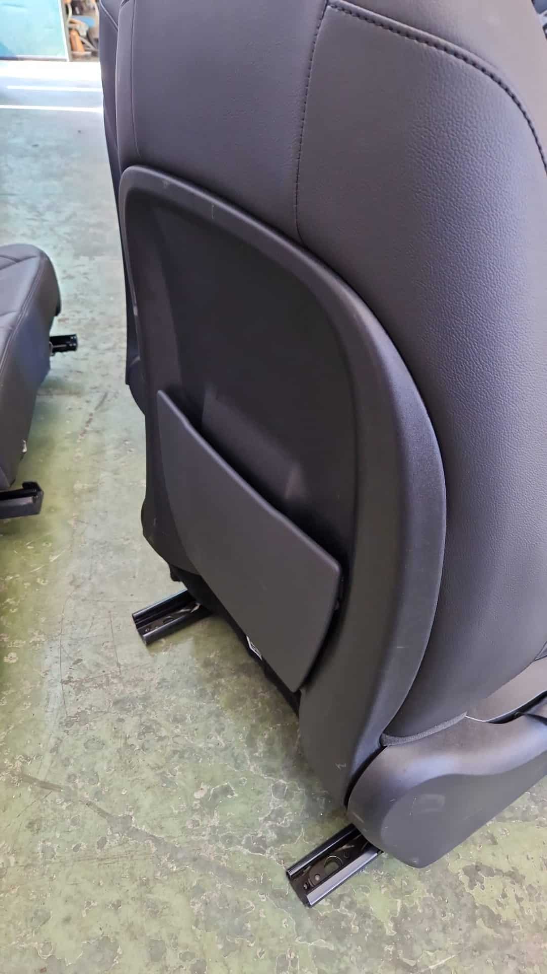 Kit sedili tappezzeria in pelle nera Land Rover Discovery L550 3 WhatsApp-Image-2022-07-28-at-09.42.53.jpeg