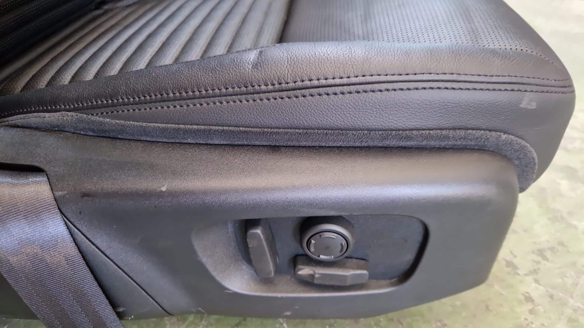 Kit sedili tappezzeria in pelle nera Land Rover Discovery L550 4 WhatsApp-Image-2022-07-28-at-09.43.07.jpeg