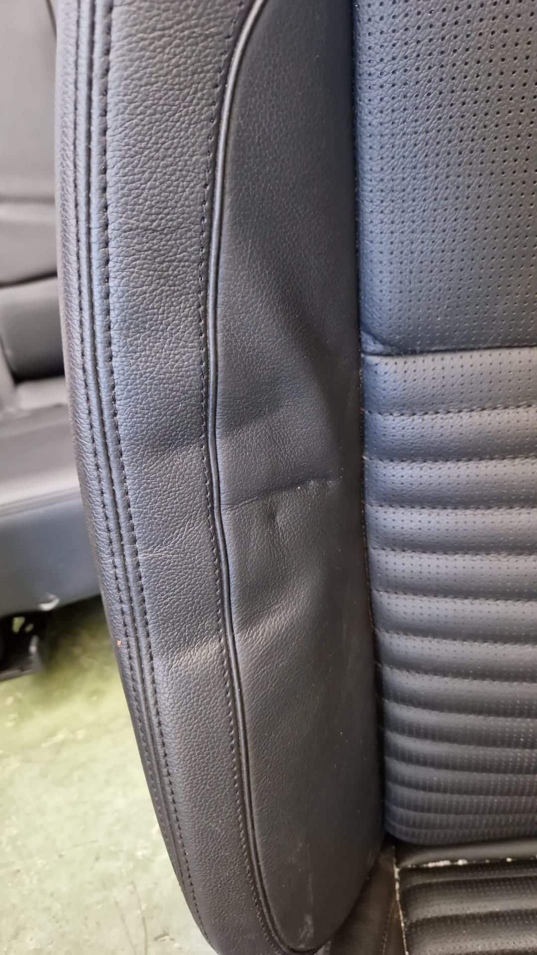 Kit sedili tappezzeria in pelle nera Land Rover Discovery L550 9 WhatsApp-Image-2022-07-28-at-09.44.35.jpeg