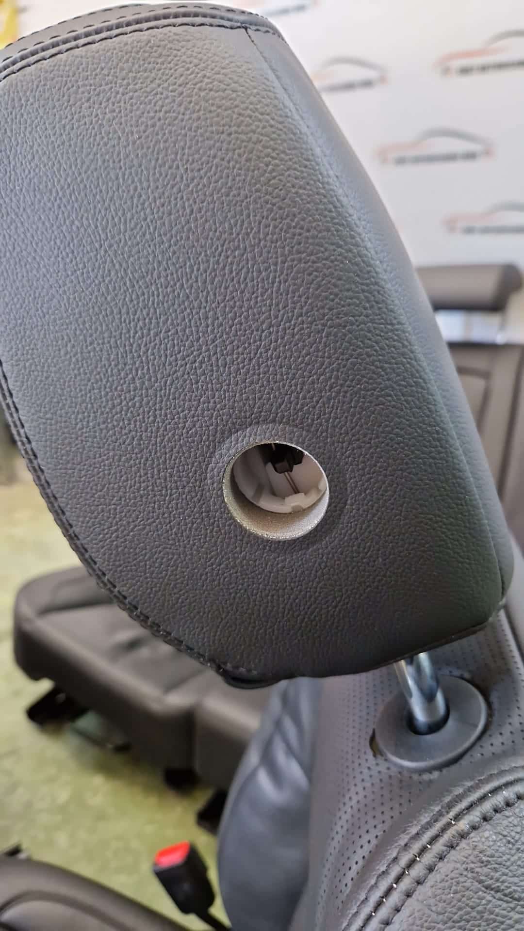 Kit sedili tappezzeria in pelle nera Land Rover Discovery L550 11 WhatsApp-Image-2022-07-28-at-09.44.55.jpeg