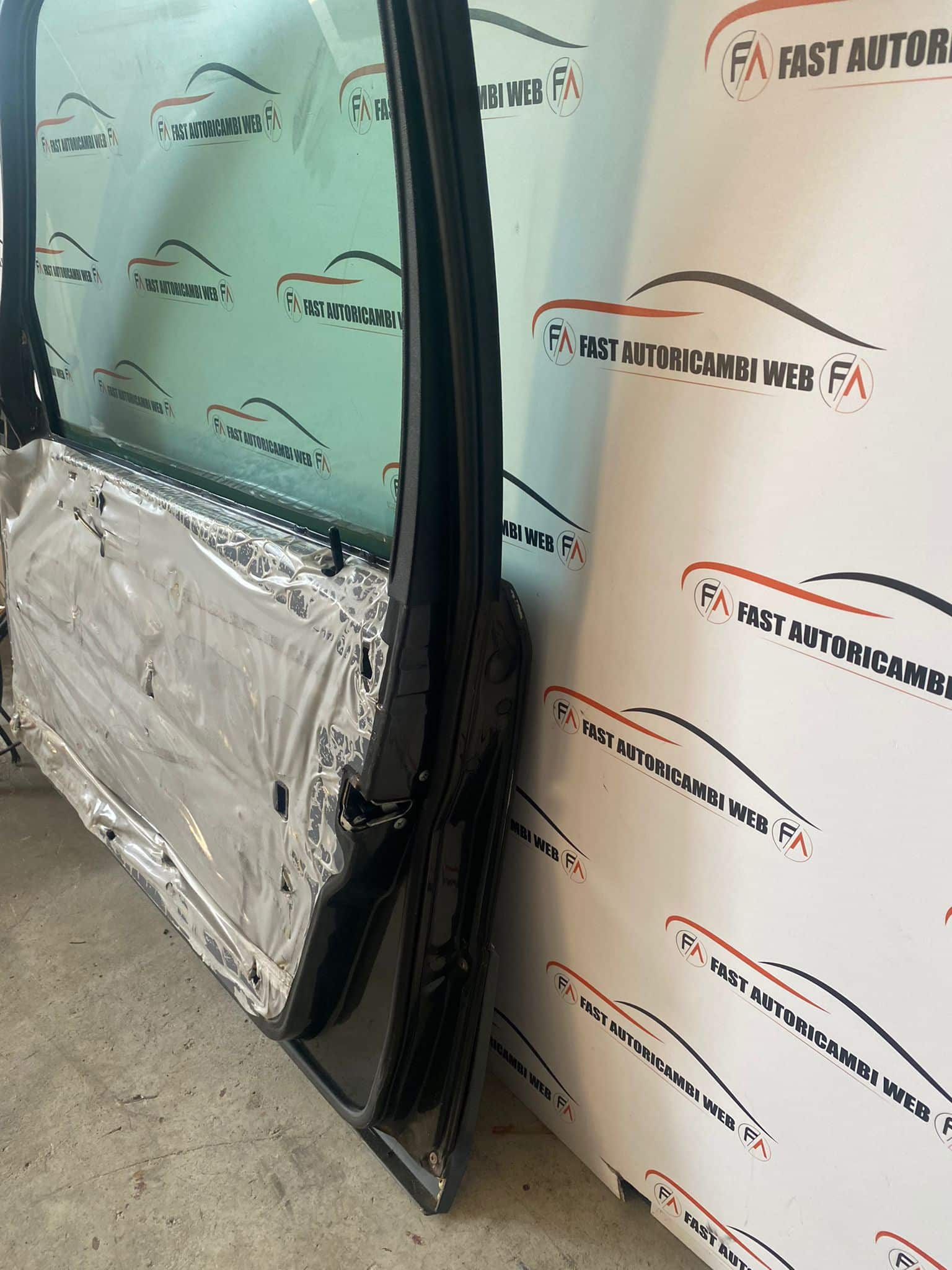 Porta anteriore destra Mercedes 200E w124 berlina 3 06_image_2021_10_29_at_150258