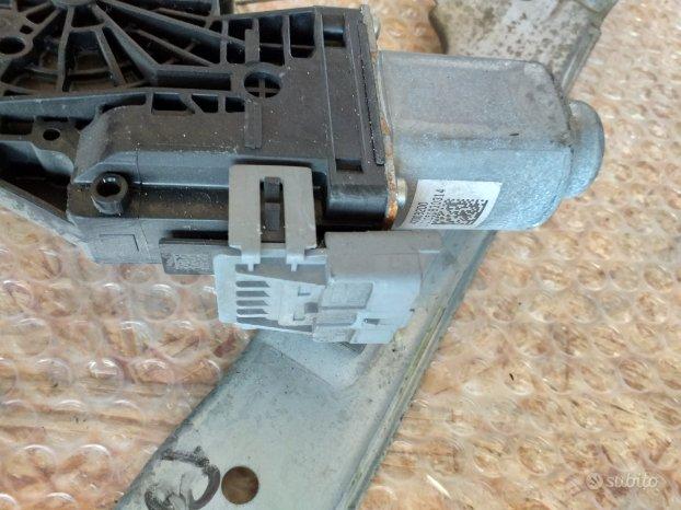 Meccanismo alzavetri posteriore sinistro Citroen C3 402213E 2 02_4e7e6a2aa4bf42908dadbc1613d9cdff