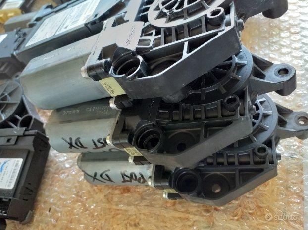 Motorino alzacristallo originale Audi A4 B7 8E0959802E 2 02_b0fa26a837454c7abf7504e6312fb103