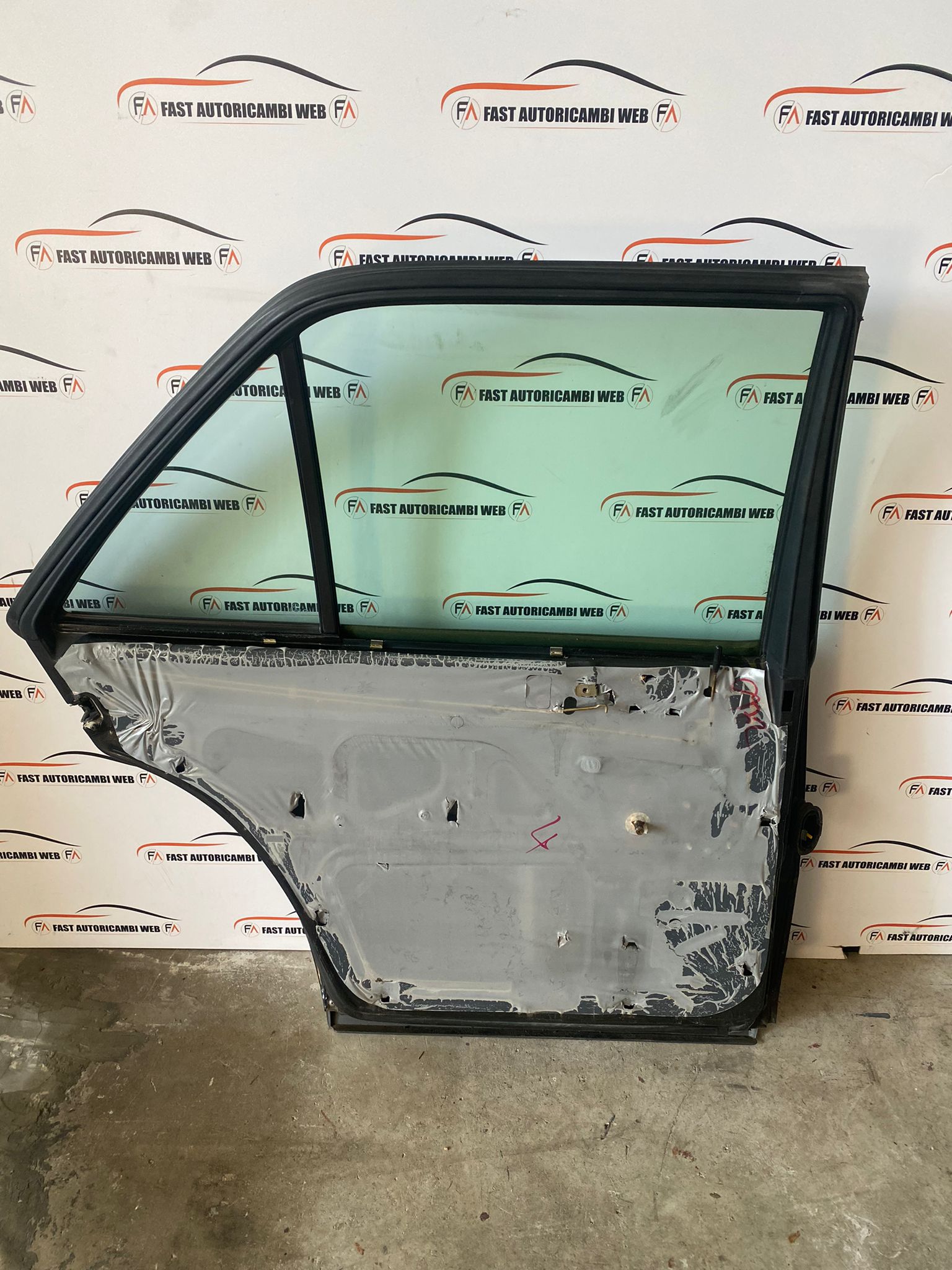 Porta posteriore sinistra Mercedes 200E w124 berlina 2 04_image_2021_10_29_at_152623_1
