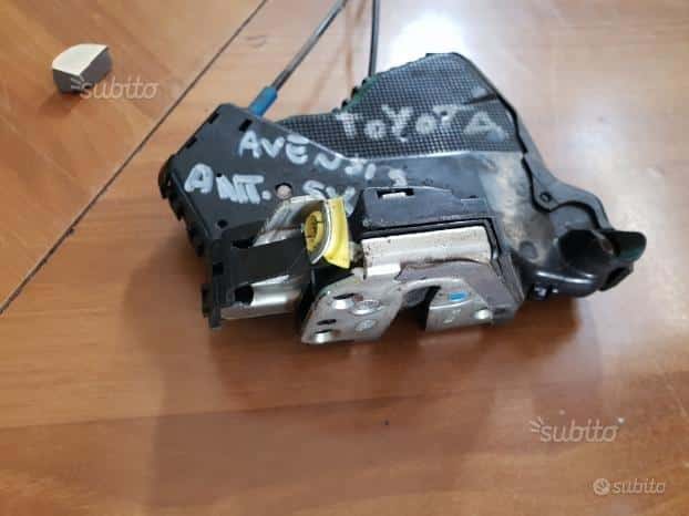 Serratura anteriore sinistra sx Toyota Avensis 2006 1 01_54d81b11ee0044c89bb2565fae6fdd56