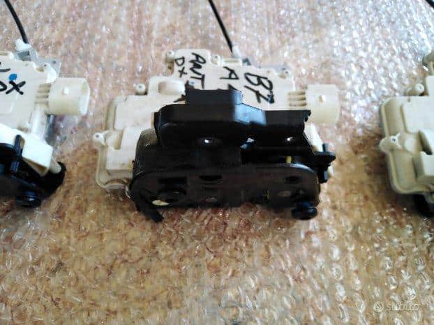 Serratura anteriore destra dx originale Audi A4 8E B7 8E1837016AA 2 02_cd6fa138b9b14299b208d41d3c6a282e