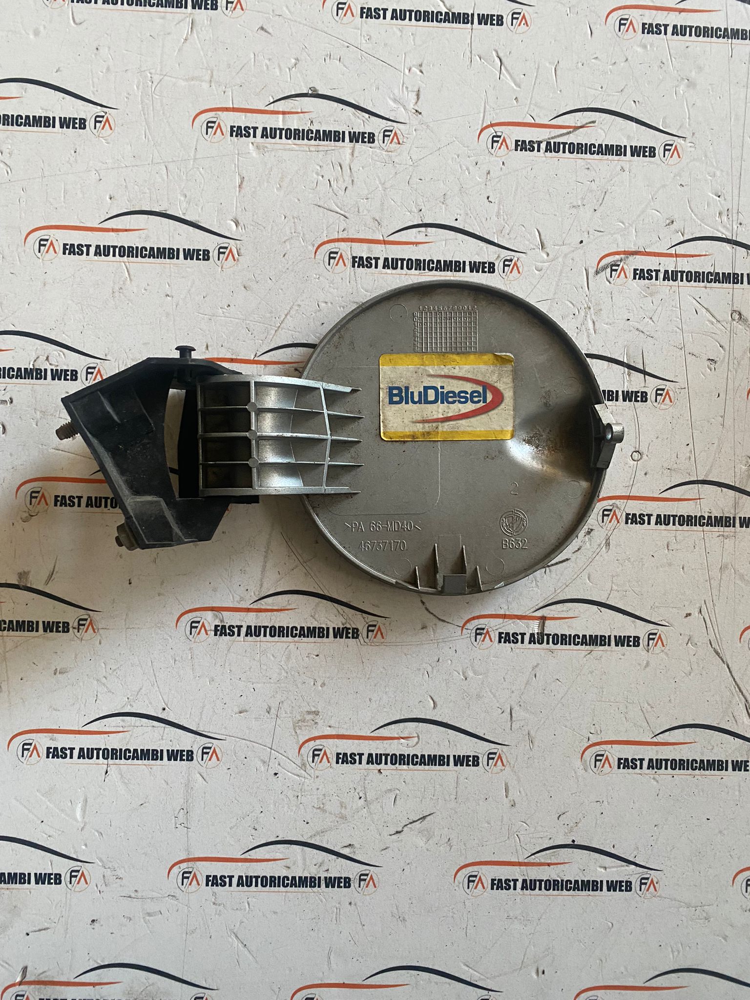 Sportello tappo benzina Alfa Romeo 147 46737170 2 WhatsApp Image 2024-01-18 at 16.13.38 (1)