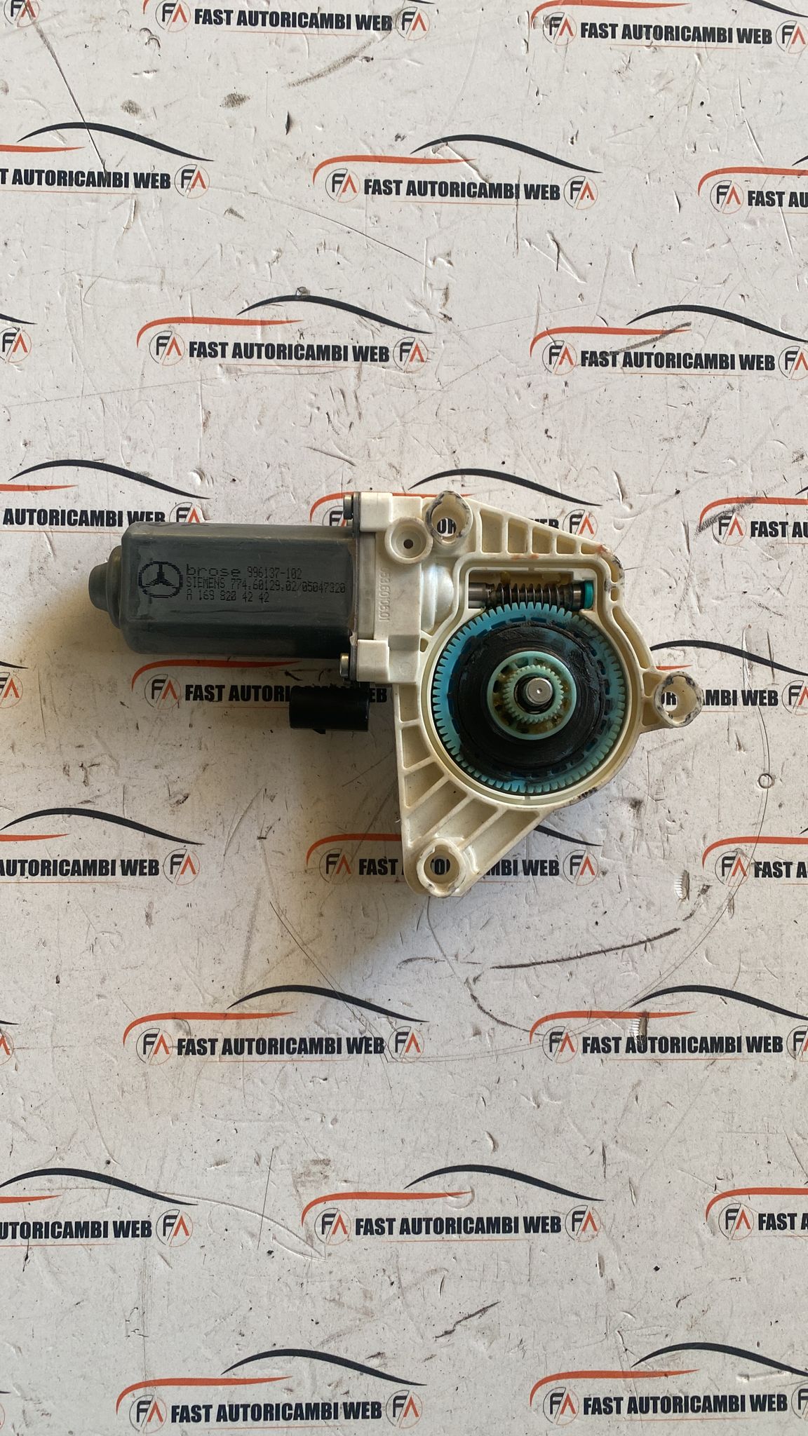 Motorino alzavetro anteriore destro Mercedes Classe A w169 996137102 2 WhatsApp Image 2024-01-18 at 16.20.37