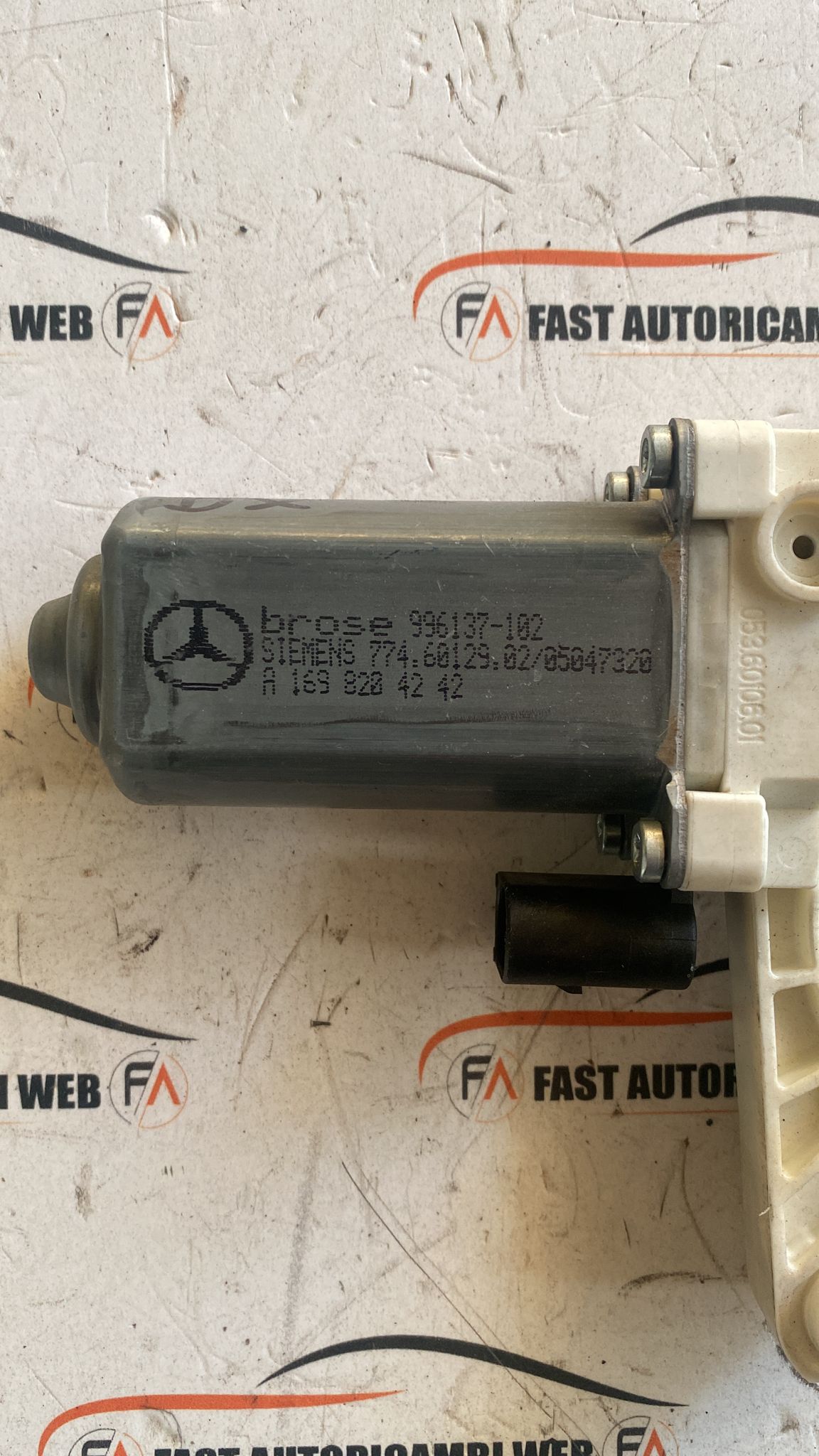 Motorino alzavetro anteriore destro Mercedes Classe A w169 996137102 3 WhatsApp Image 2024-01-18 at 16.20.51
