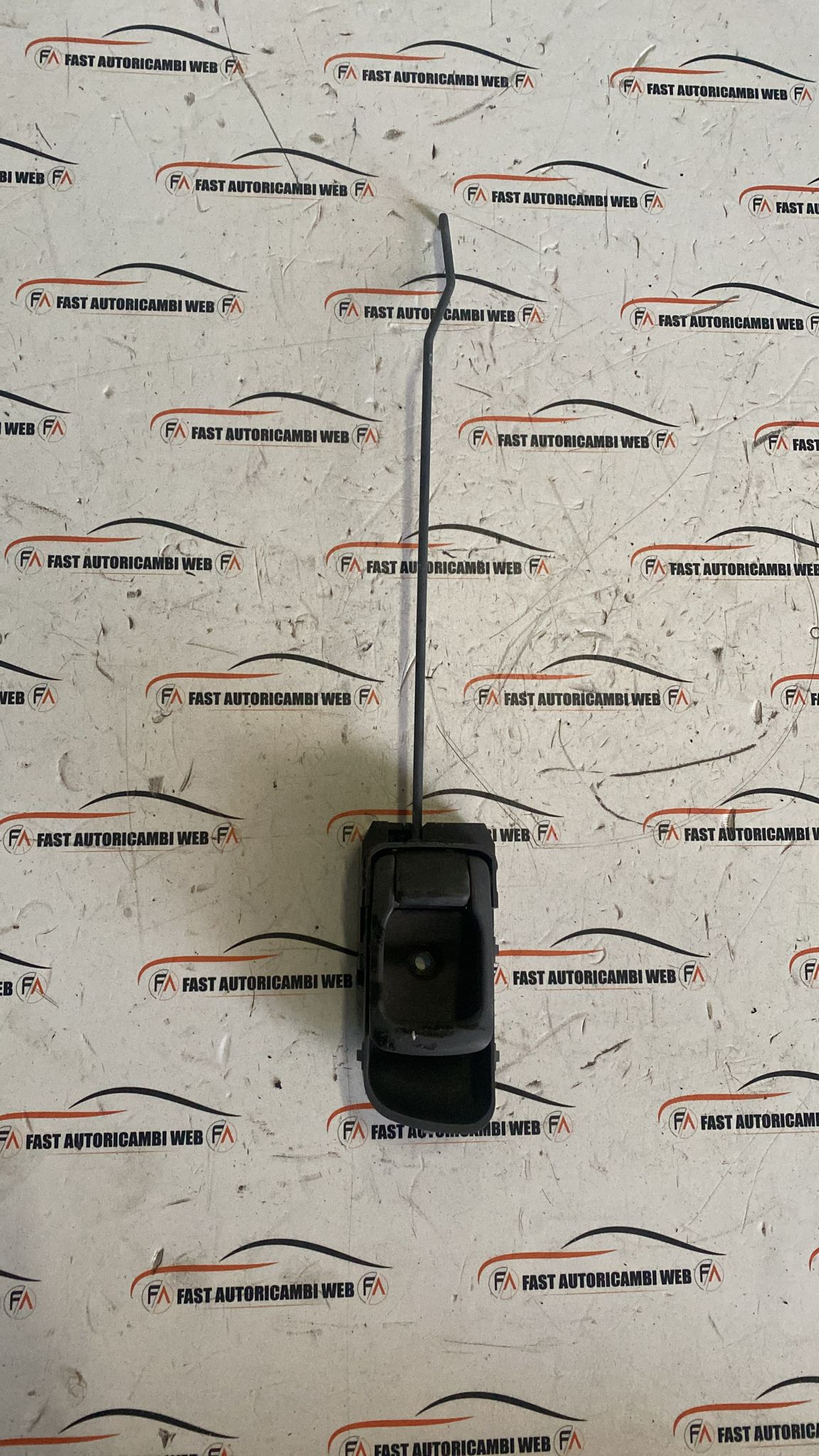 Maniglia interna anteriore destra Nissan Navara D22 2 WhatsApp Image 2024-01-18 at 16.48.46