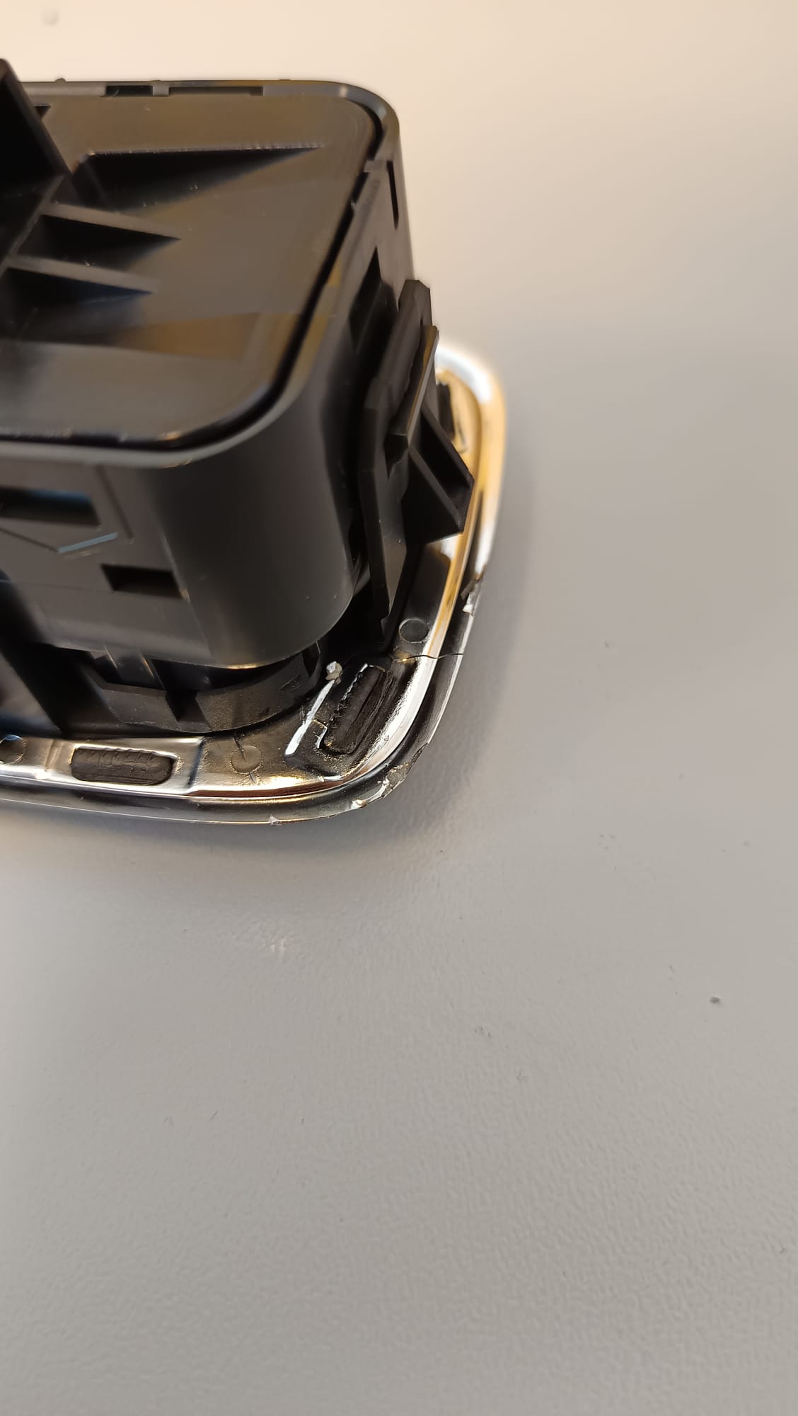 Pulsantiera porta anteriore sinistra Jaguar F-pace 5 WhatsApp Image 2025-01-17 at 11.39.46 (1)