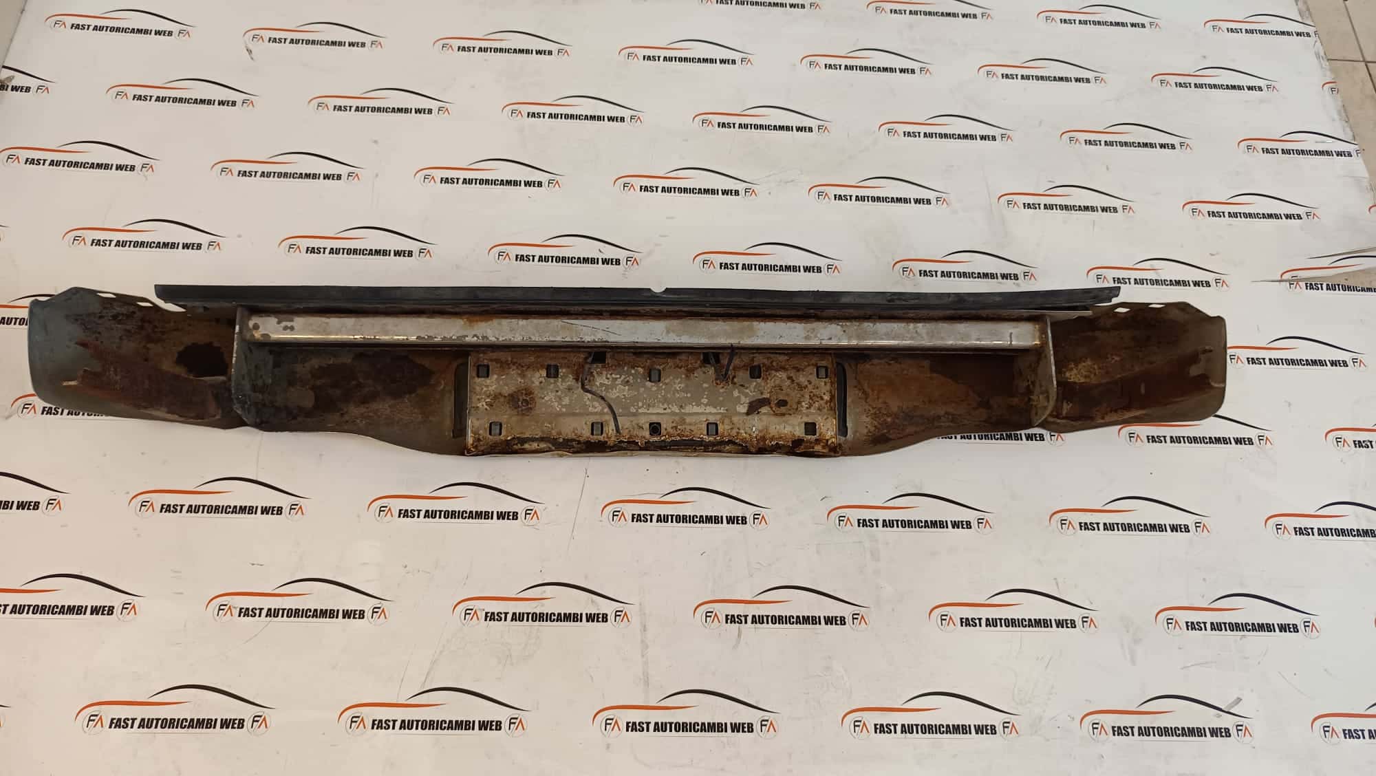 Paraurti posteriore Toyota Hilux serie 7 anno 2005-2015 2 WhatsApp Image 2025-01-24 at 11.40.37 (1)