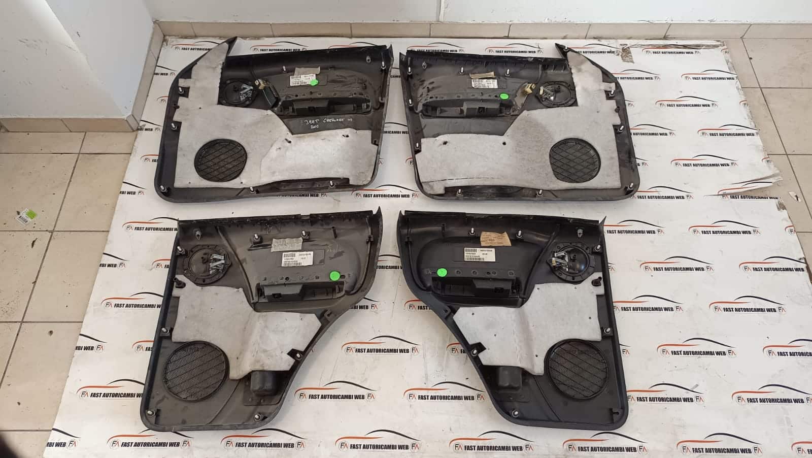 Kit Pannelli completo Jeep Cherokee KJ 2 WhatsApp Image 2025-01-30 at 10.23.01 (1)