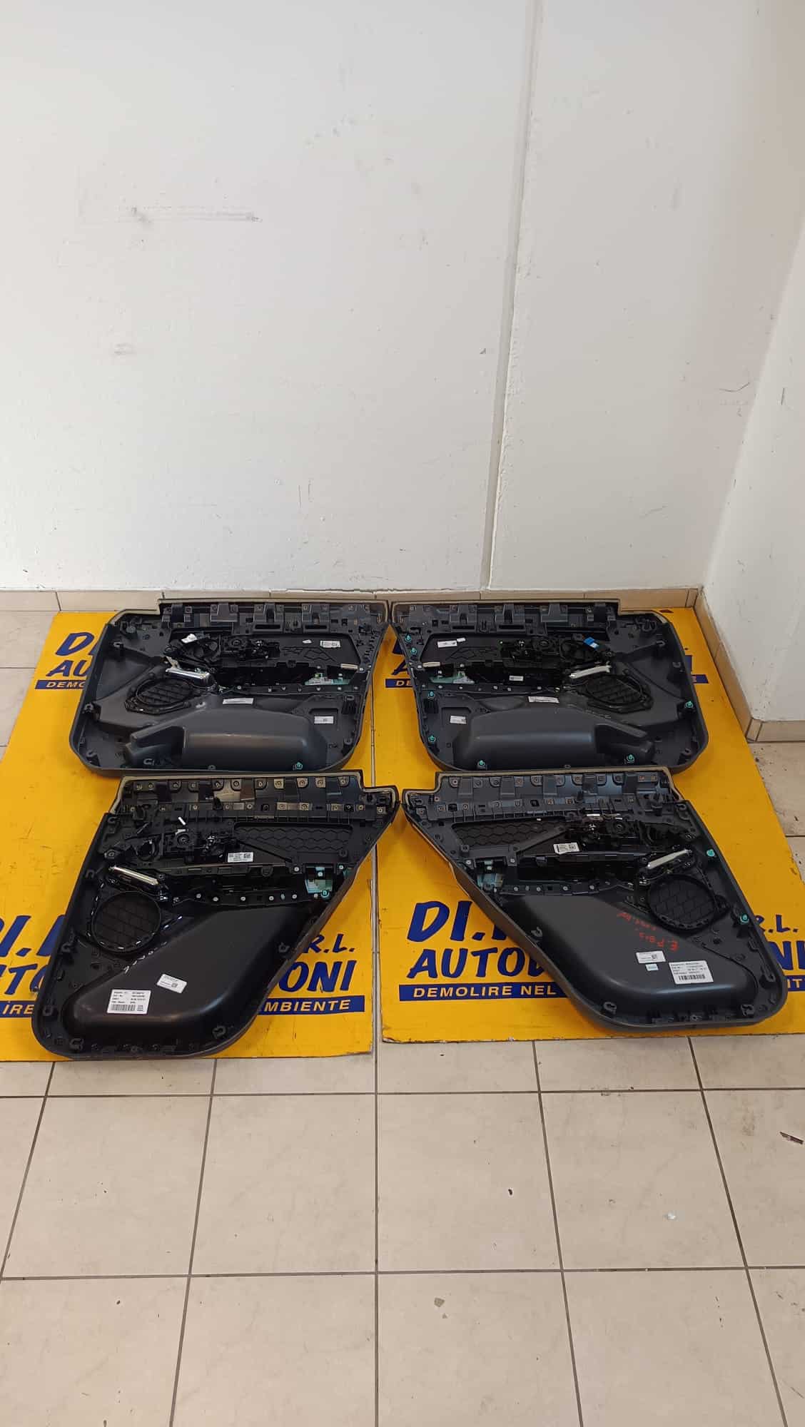 Kit pannelli completo Jaguar E-Pace anno 2017 6 WhatsApp Image 2025-02-10 at 11.22.29 (2)