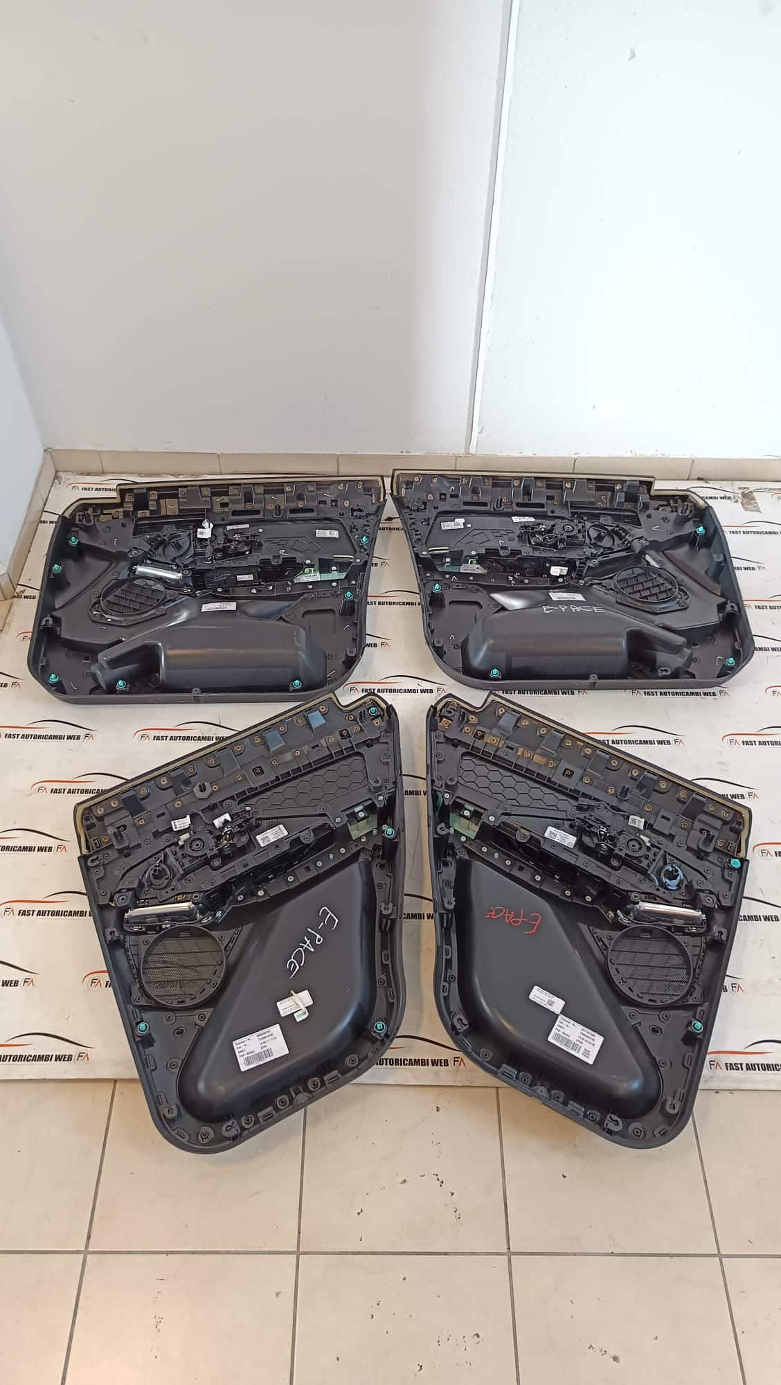 Kit pannelli completo Jaguar E-Pace anno 2017 5 WhatsApp Image 2025-02-10 at 12.18.48