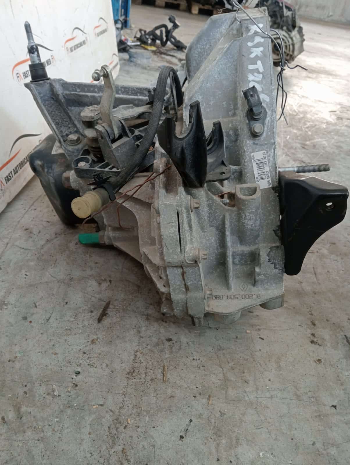 CAMBIO MANUALE RENAULT CLIO «III» (2006) 8.200.508.889. Prezzo su richiesta. 5 IMG-20250421-WA0198