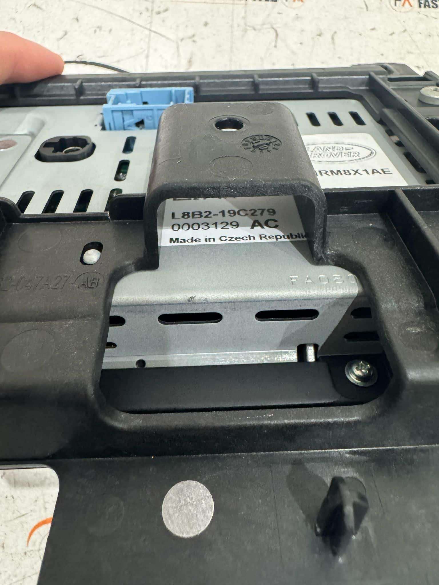 Schermo display Land Rover Defender 2020 L8B2-19C279 4 WhatsApp Image 2025-04-19 at 11.32.11