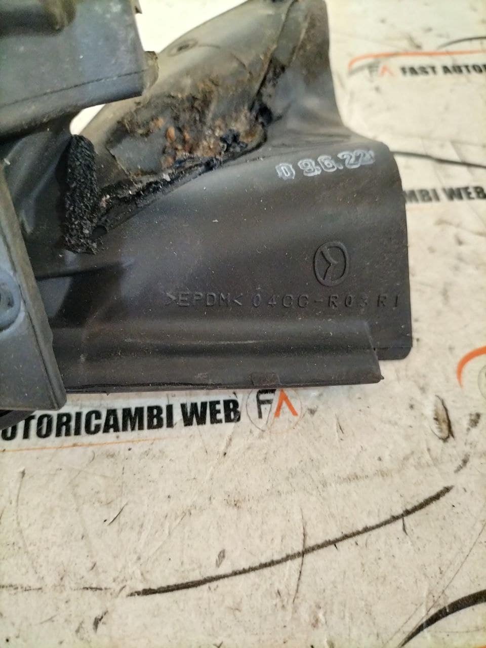 Coppia di guarnizioni in gomma parafanghi Mazda MX-5 MK3 04CC-R03L1 04CC-R03R1 3 3