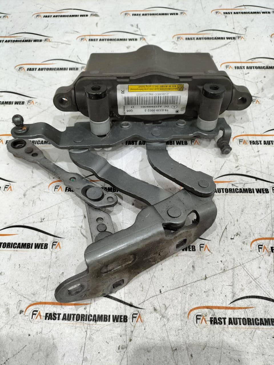 Coppia cerniere cofano anteriore Mercedes classe E W212 A2129066201 A2129066301 4 4
