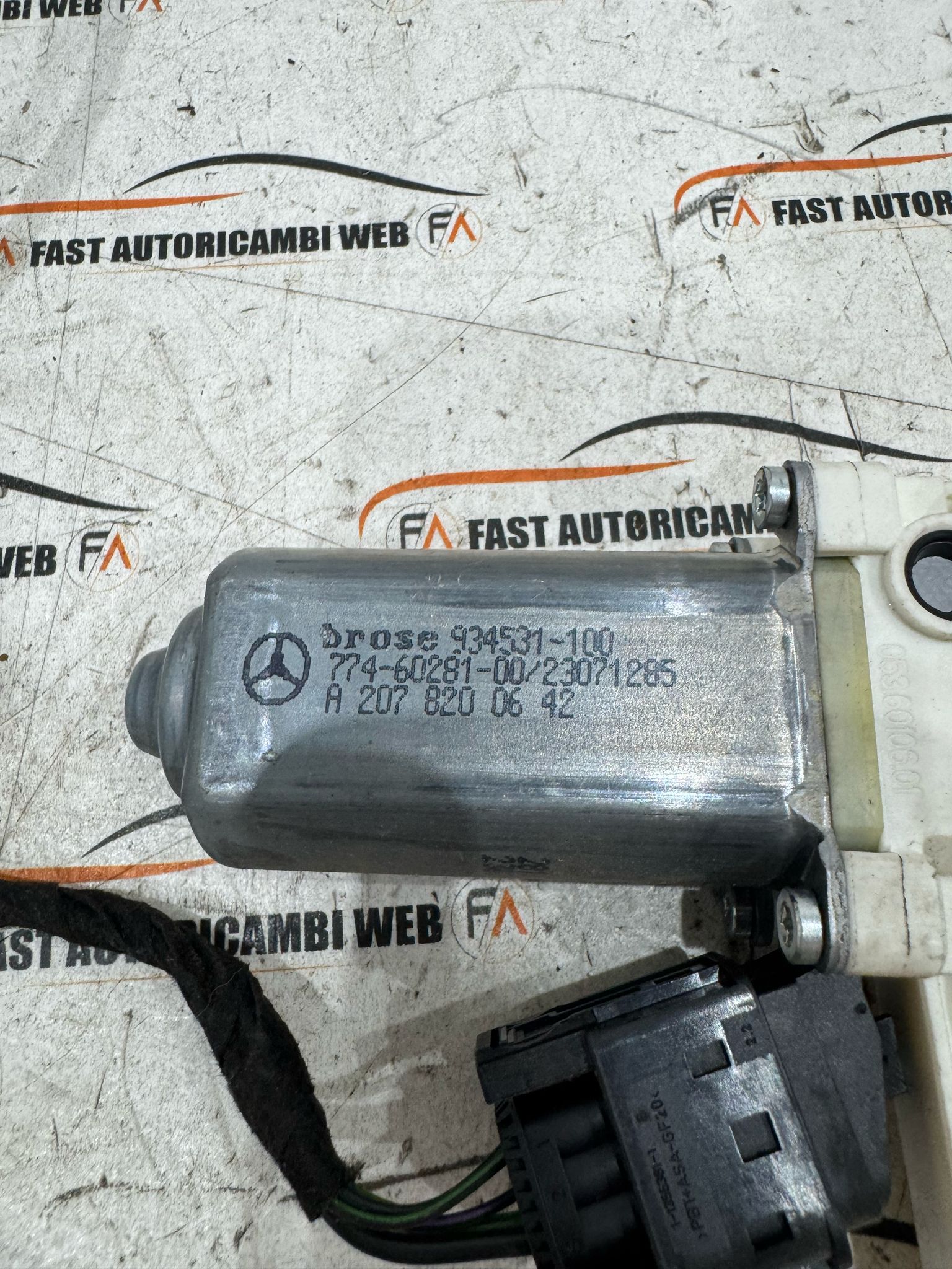motorino alzacristalli anteriore A 207 820 06 42 Mercedes E W212 destro 4 IMG-20250514-WA0132